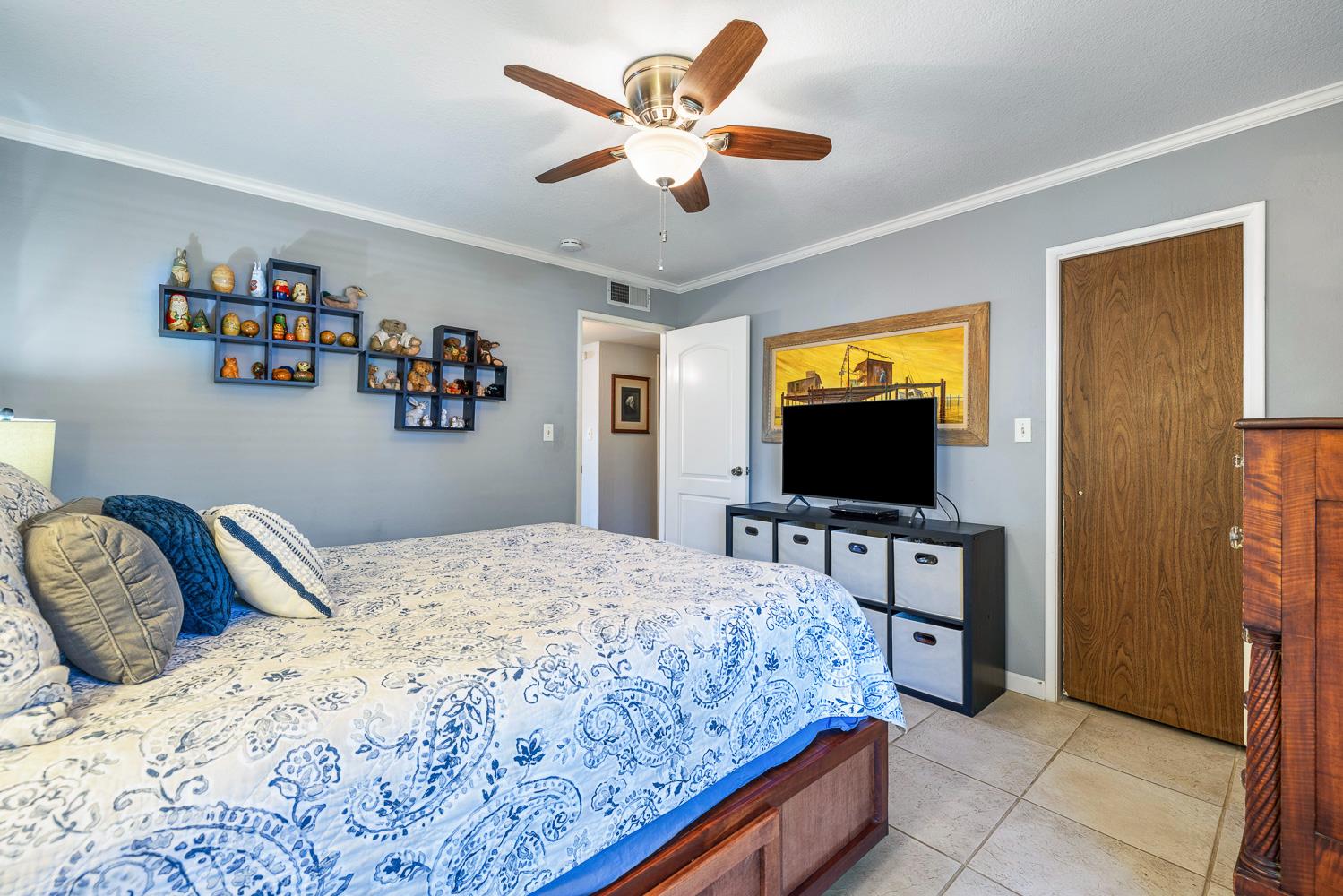 1325 W Magill Ave, Fresno, CA 93711