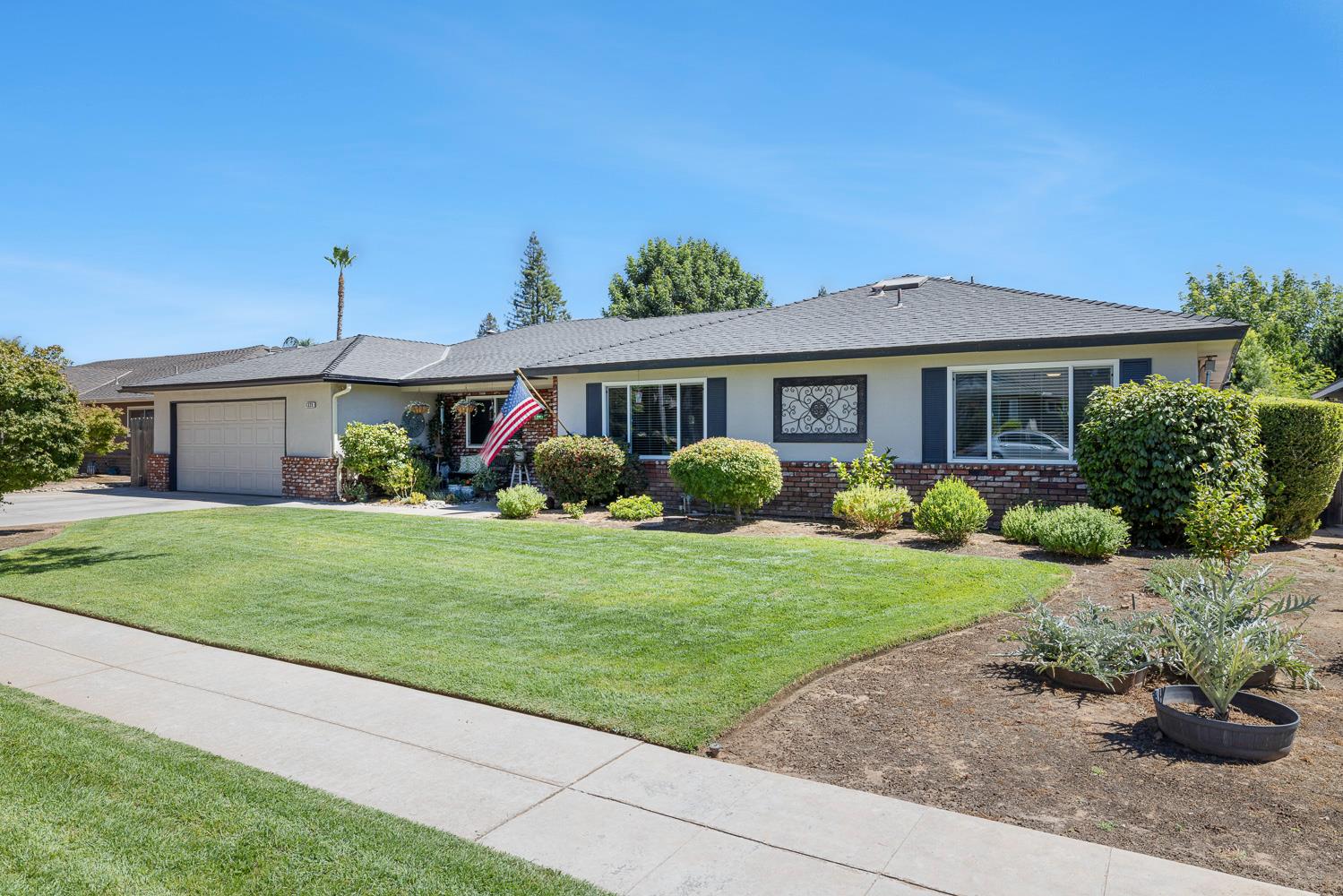 1325 W Magill Ave, Fresno, CA 93711
