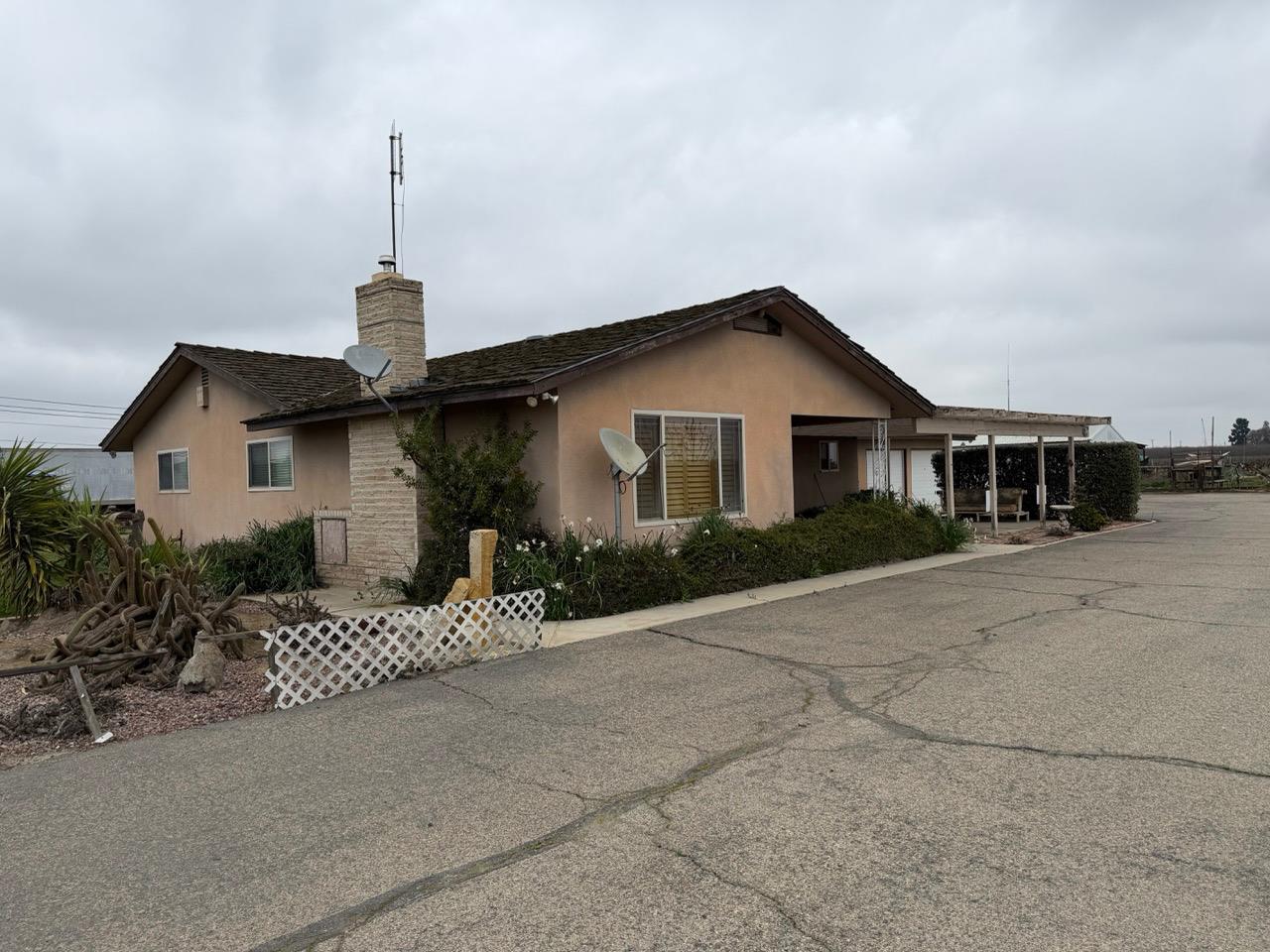 6837 S Granada, Madera, CA 93637