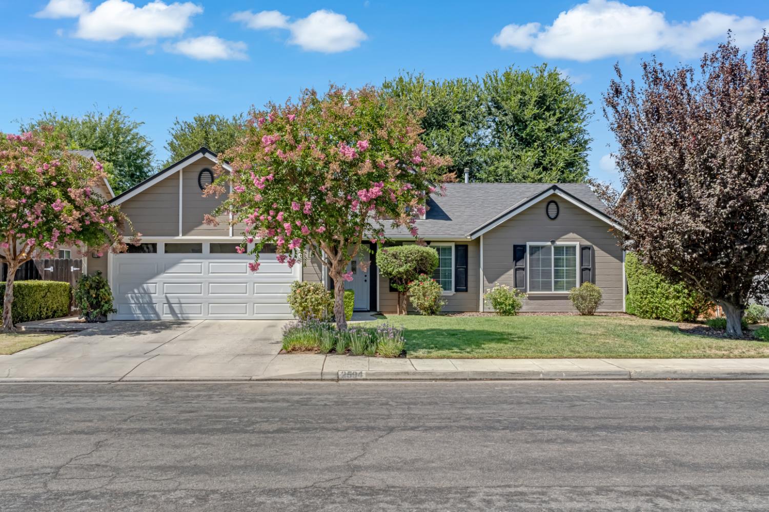 2594 E Kelso Ave, Fresno, CA 93720