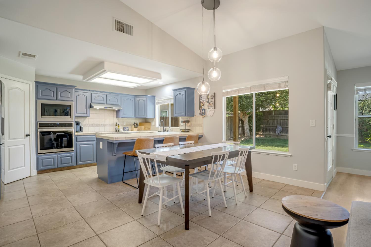 2594 E Kelso Ave, Fresno, CA 93720
