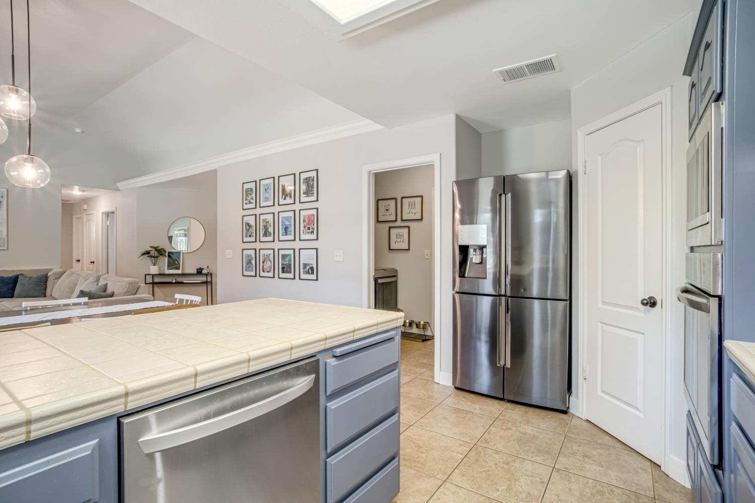2594 E Kelso Ave, Fresno, CA 93720