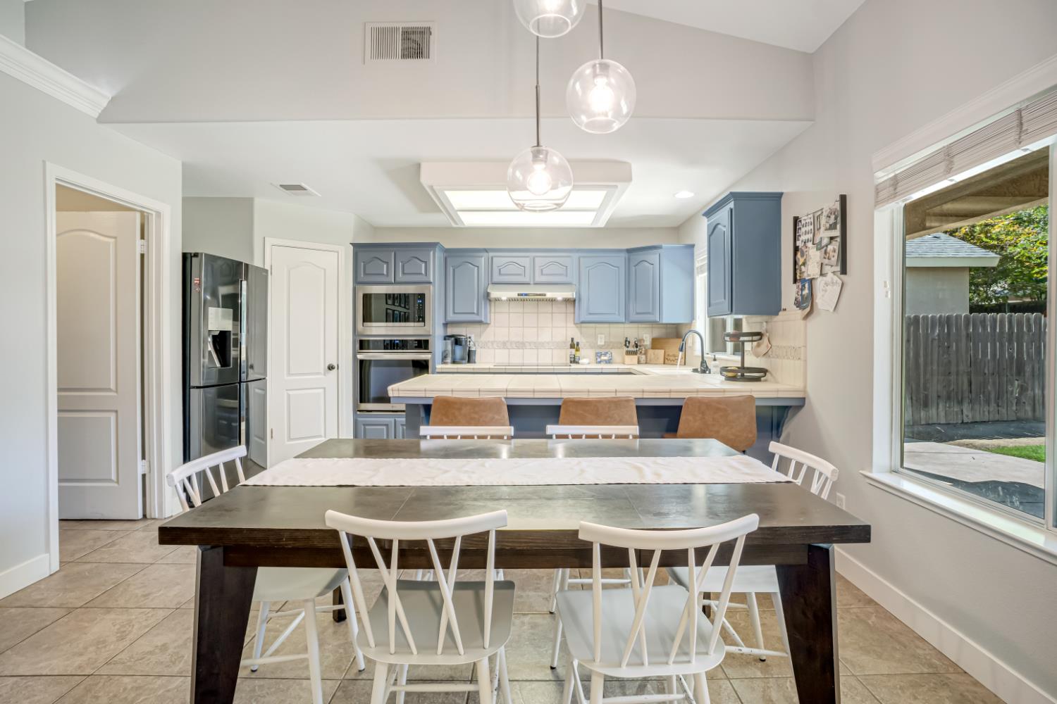 2594 E Kelso Ave, Fresno, CA 93720