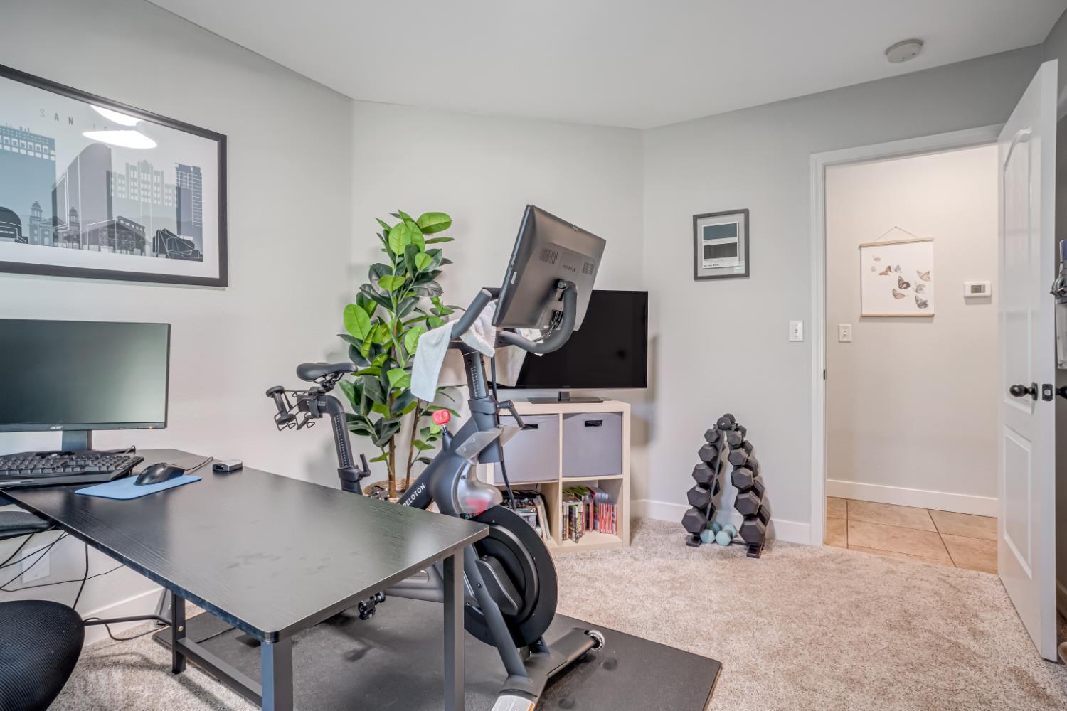 2594 E Kelso Ave, Fresno, CA 93720
