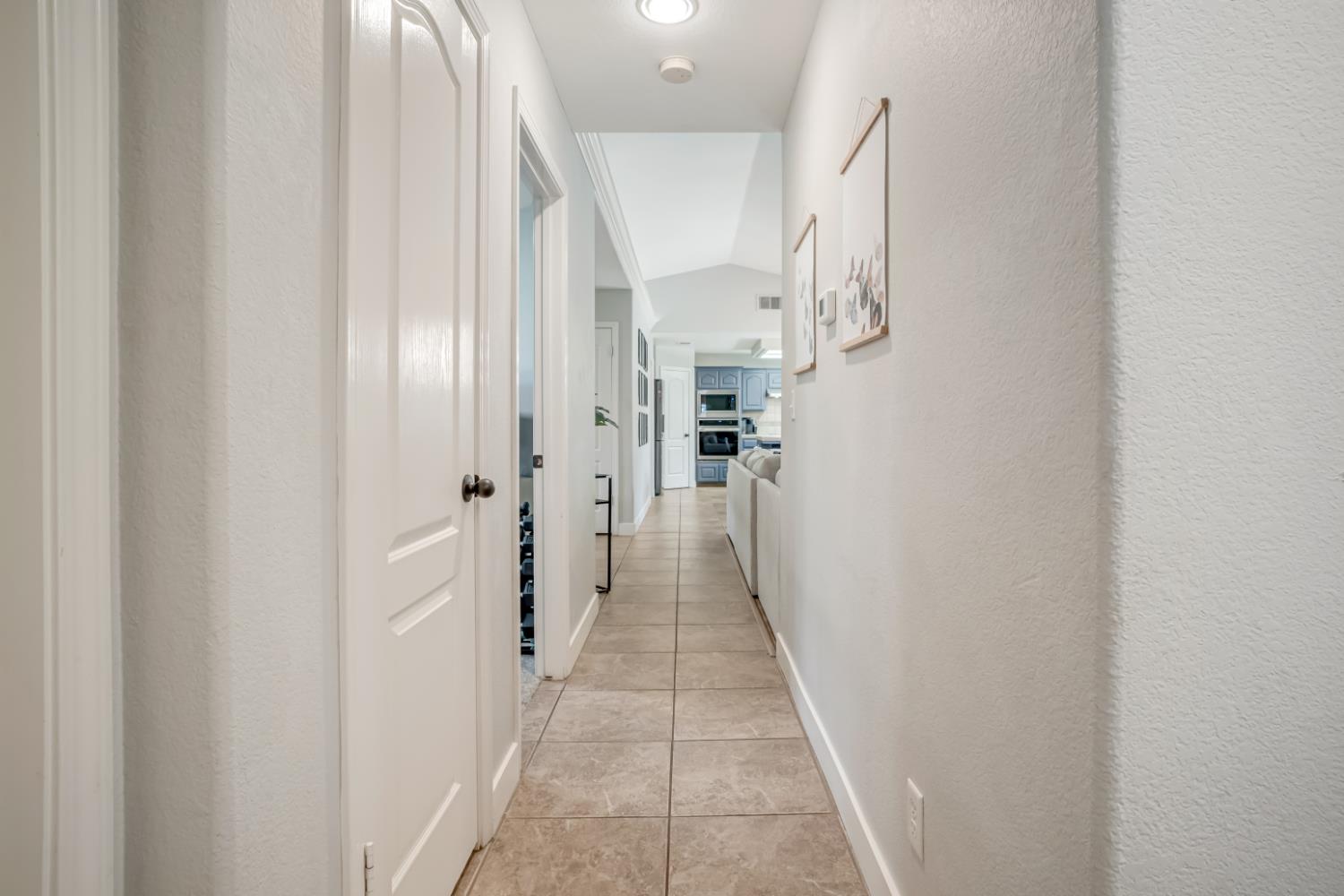 2594 E Kelso Ave, Fresno, CA 93720