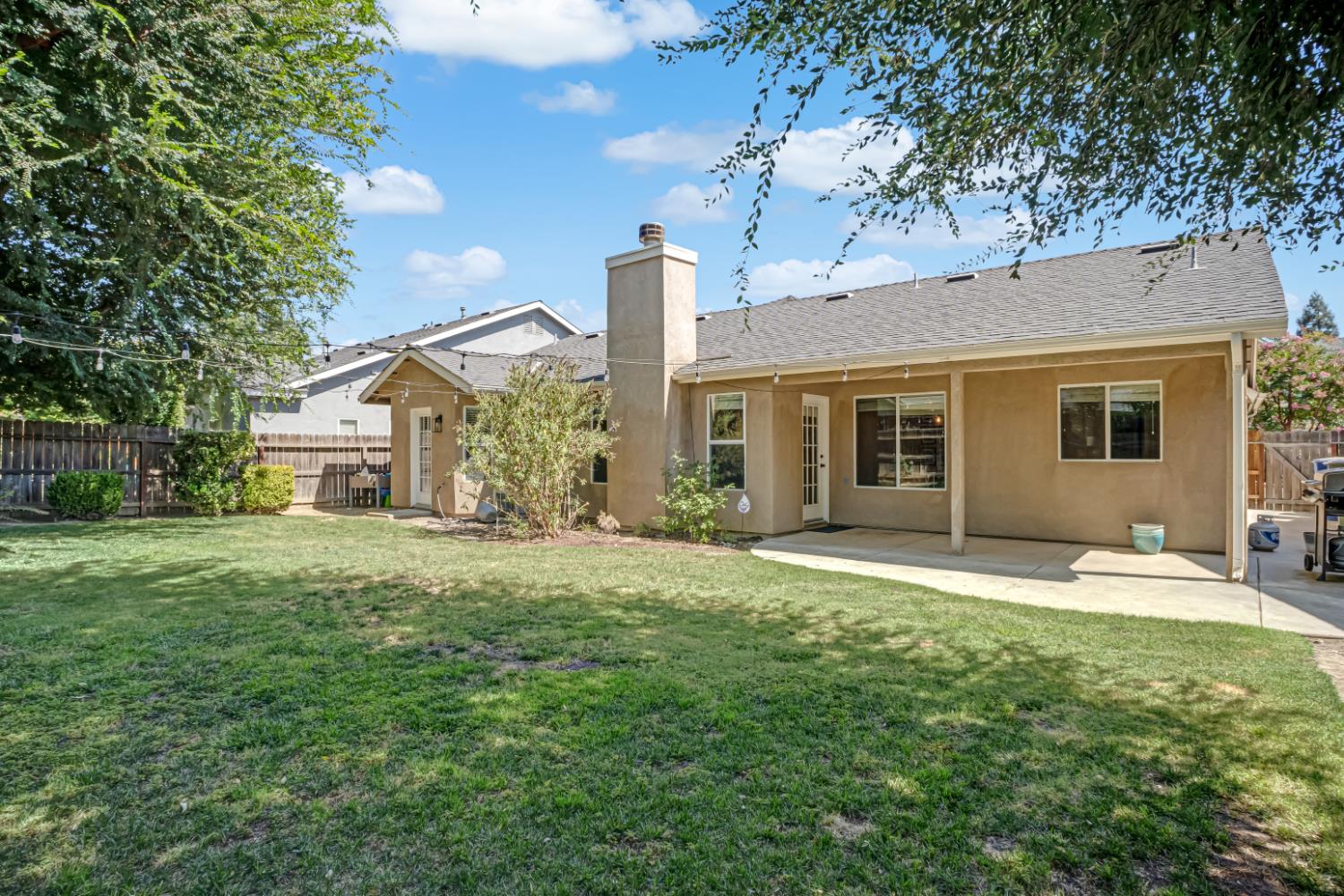 2594 E Kelso Ave, Fresno, CA 93720