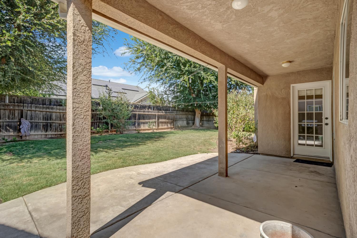 2594 E Kelso Ave, Fresno, CA 93720