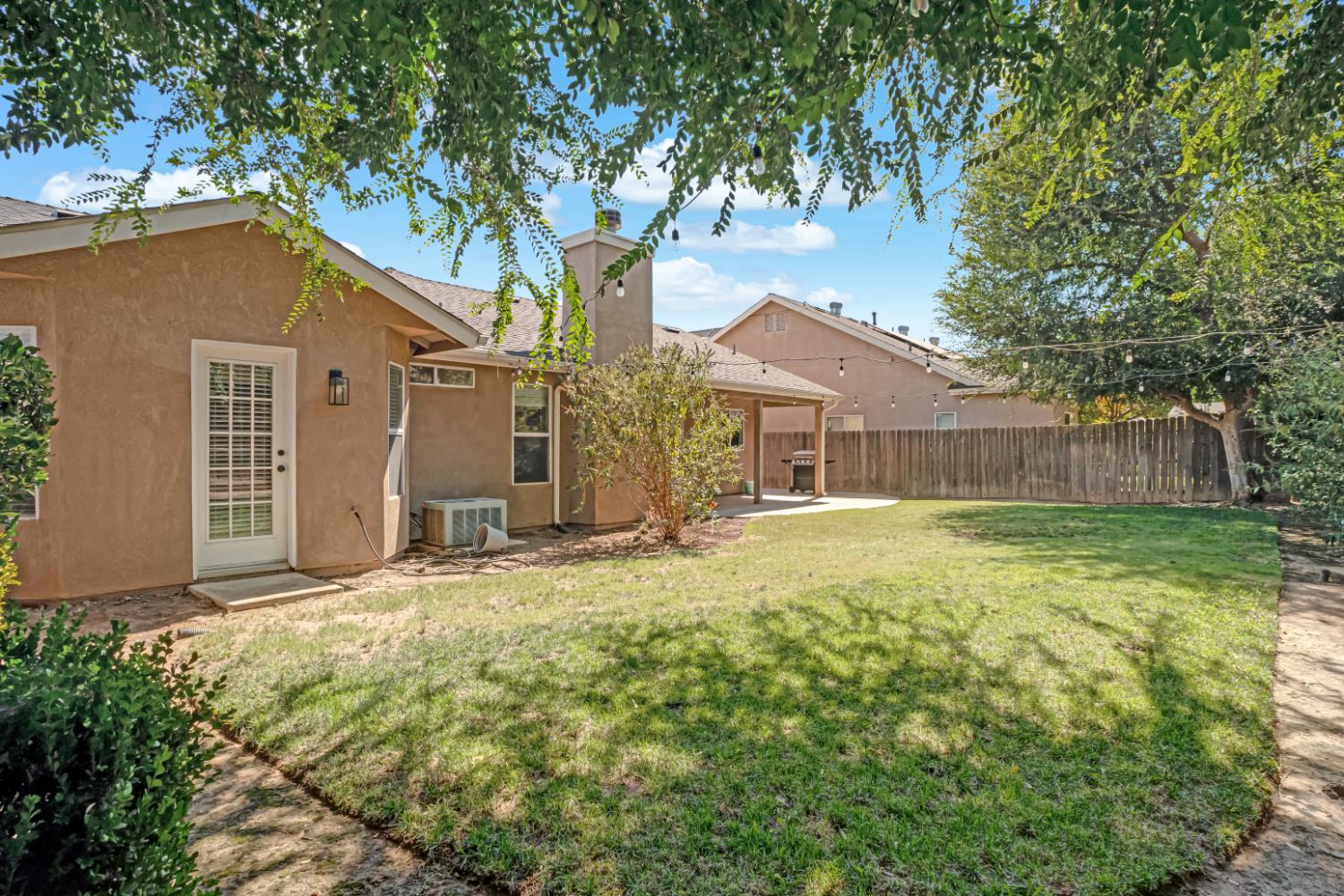 2594 E Kelso Ave, Fresno, CA 93720