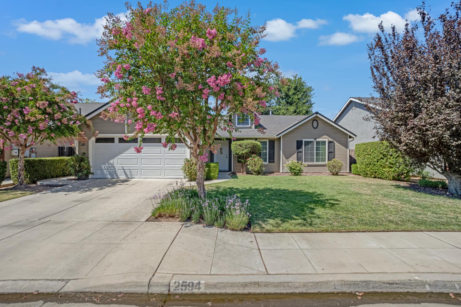 2594 E Kelso Ave, Fresno, CA 93720