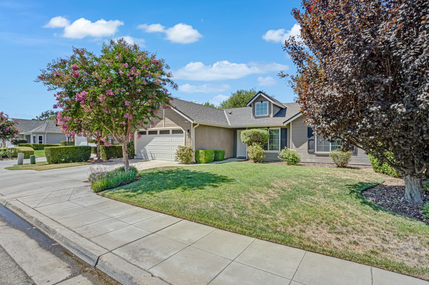 2594 E Kelso Ave, Fresno, CA 93720