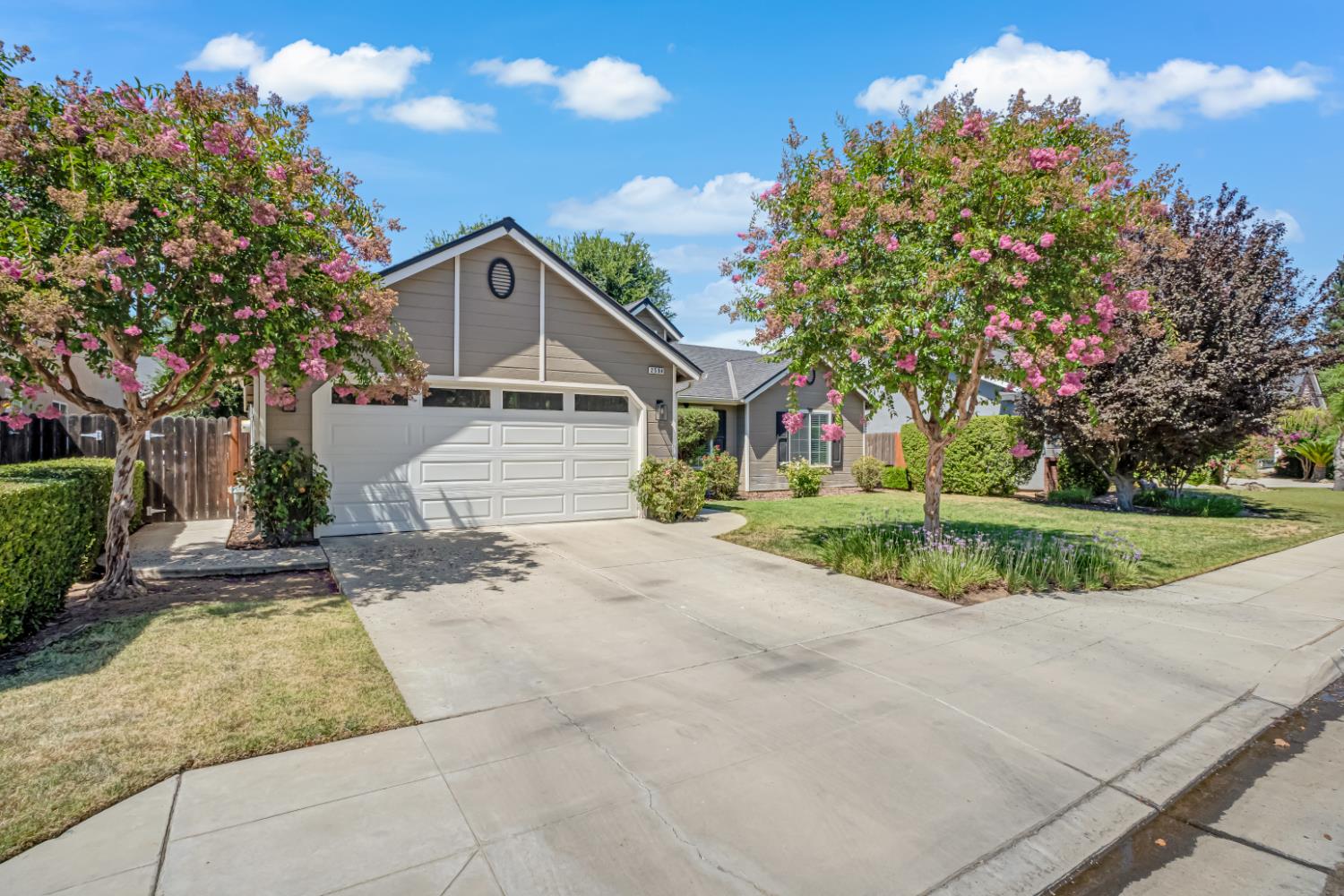 2594 E Kelso Ave, Fresno, CA 93720