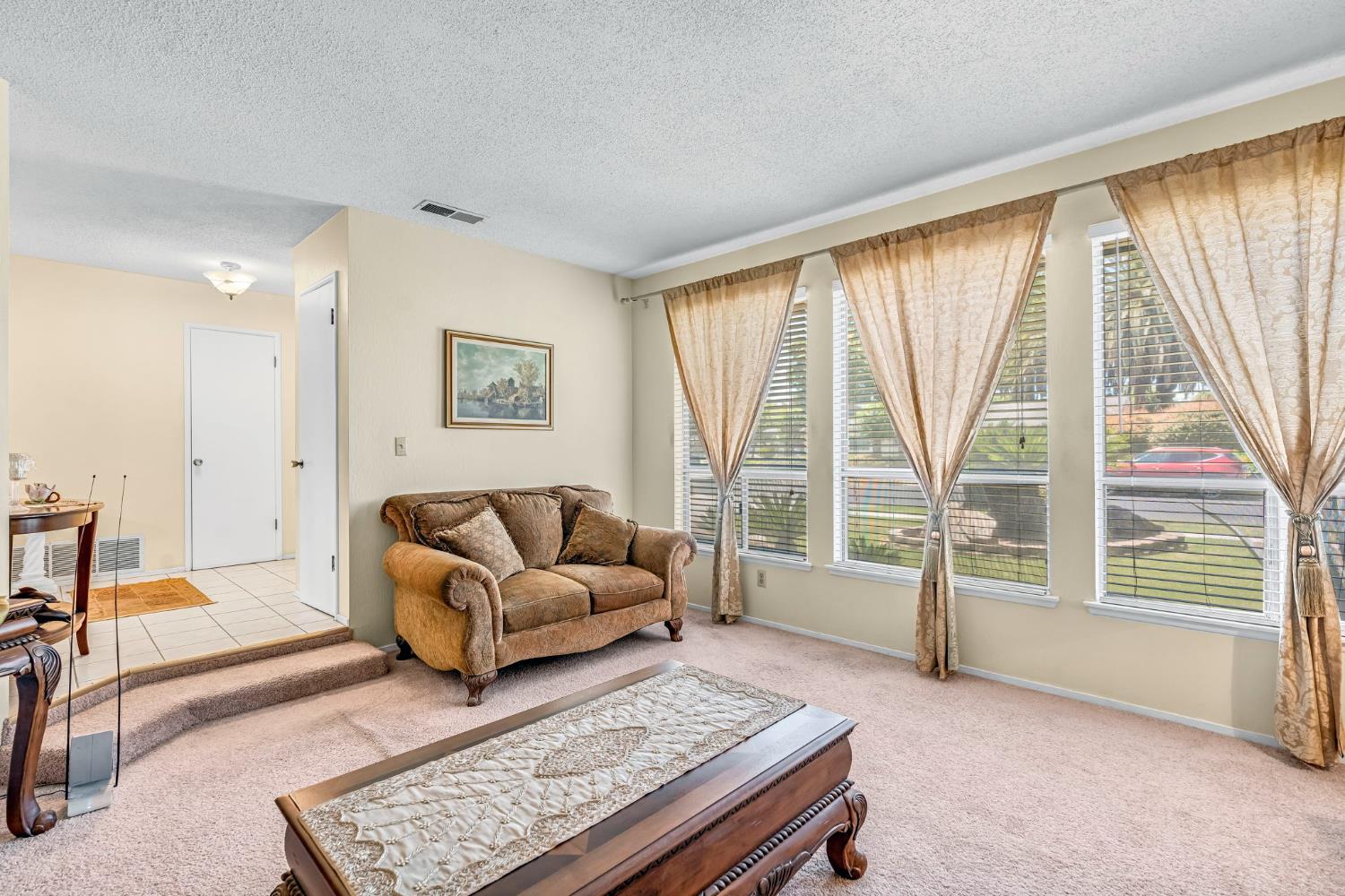 5618 N 9Th St, Fresno, CA 93710