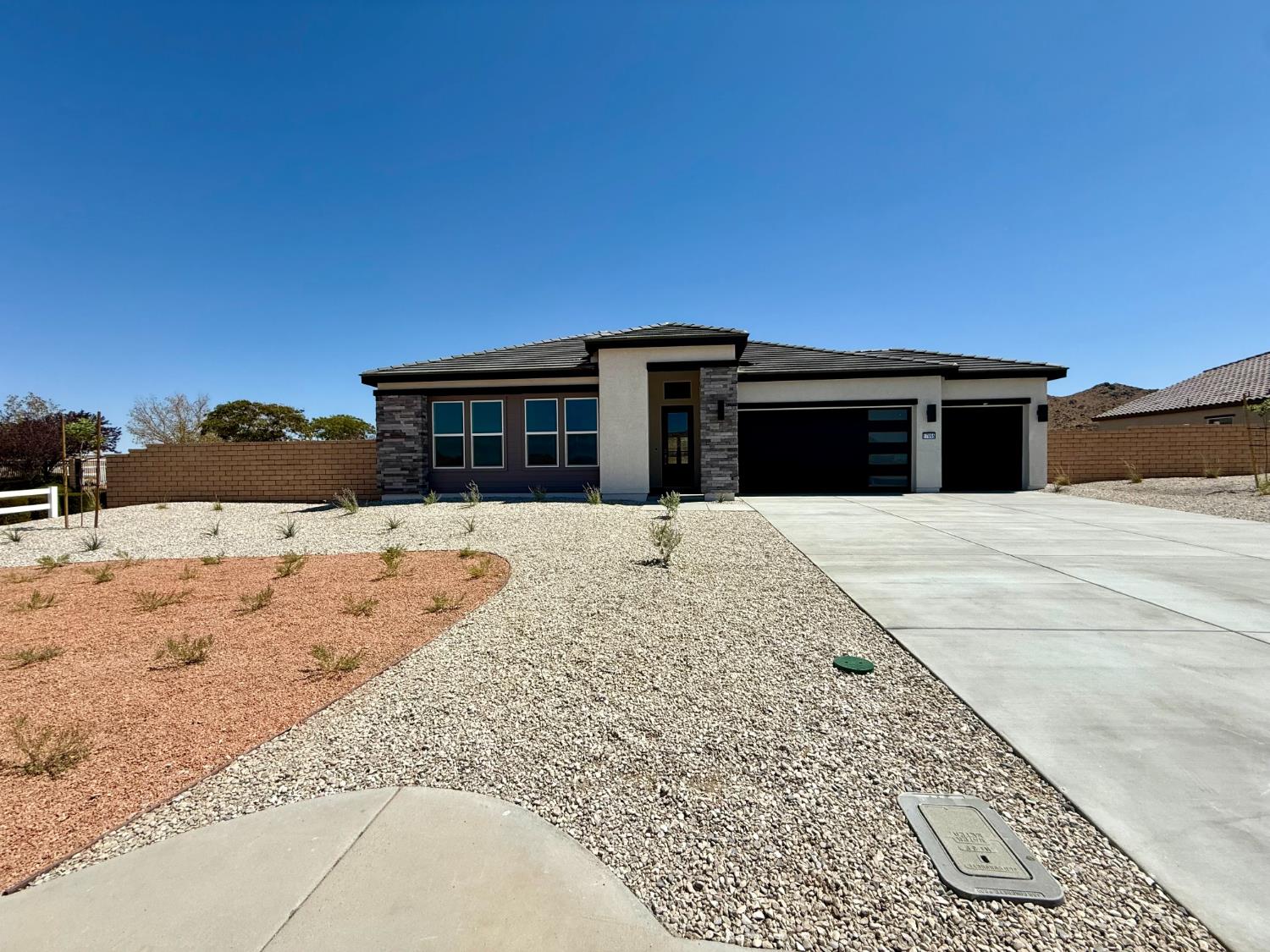 17055 Ta-Wan-Ka Rd, Apple Valley, CA 92307