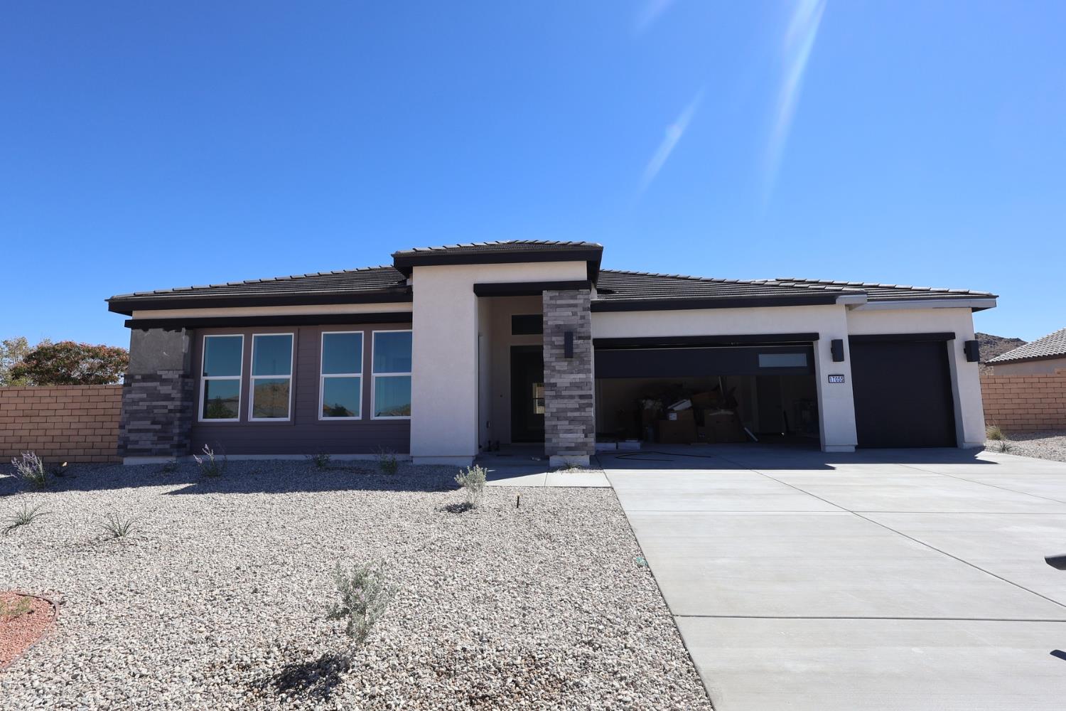 17055 Ta-Wan-Ka Rd, Apple Valley, CA 92307