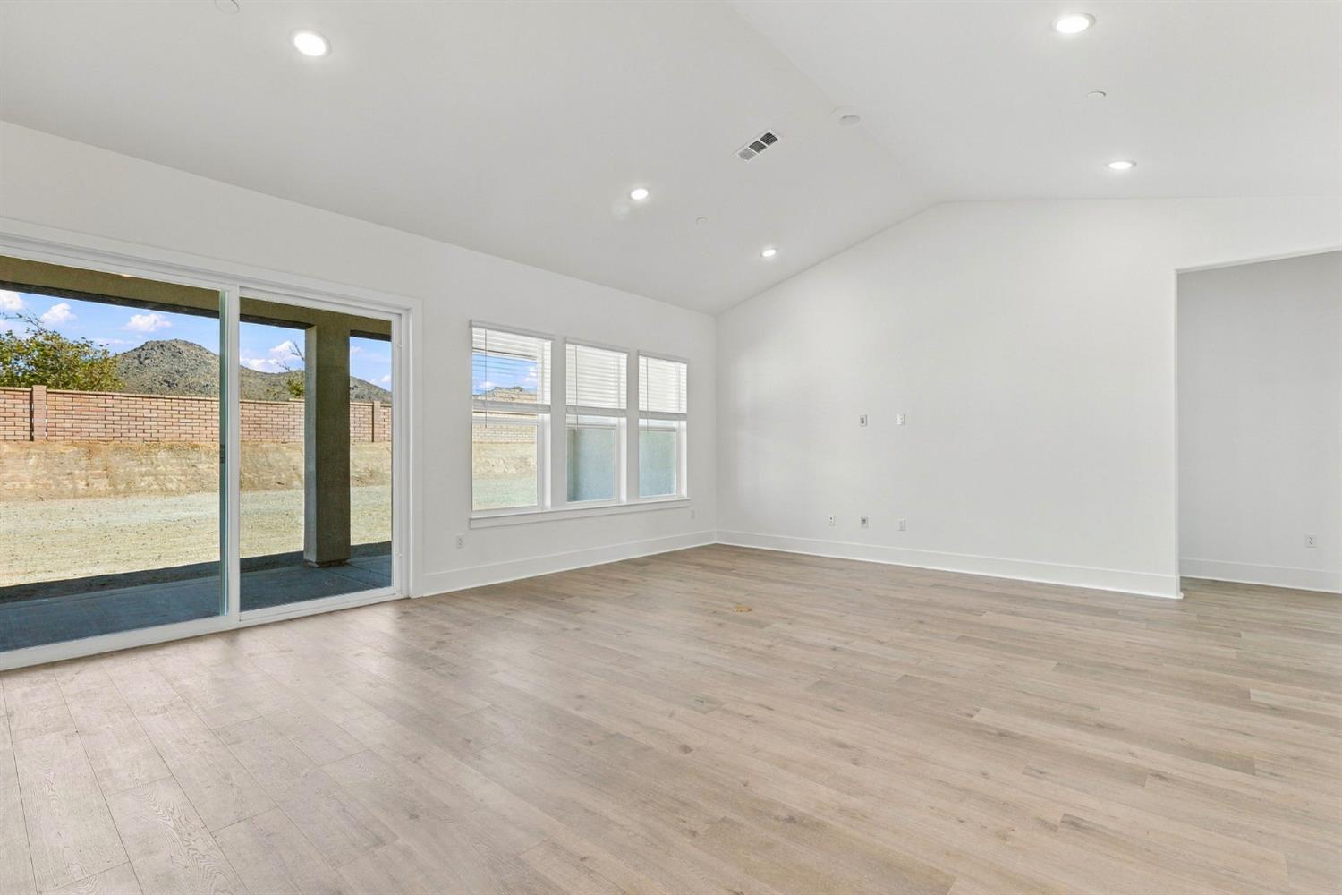 17055 Ta-Wan-Ka Rd, Apple Valley, CA 92307