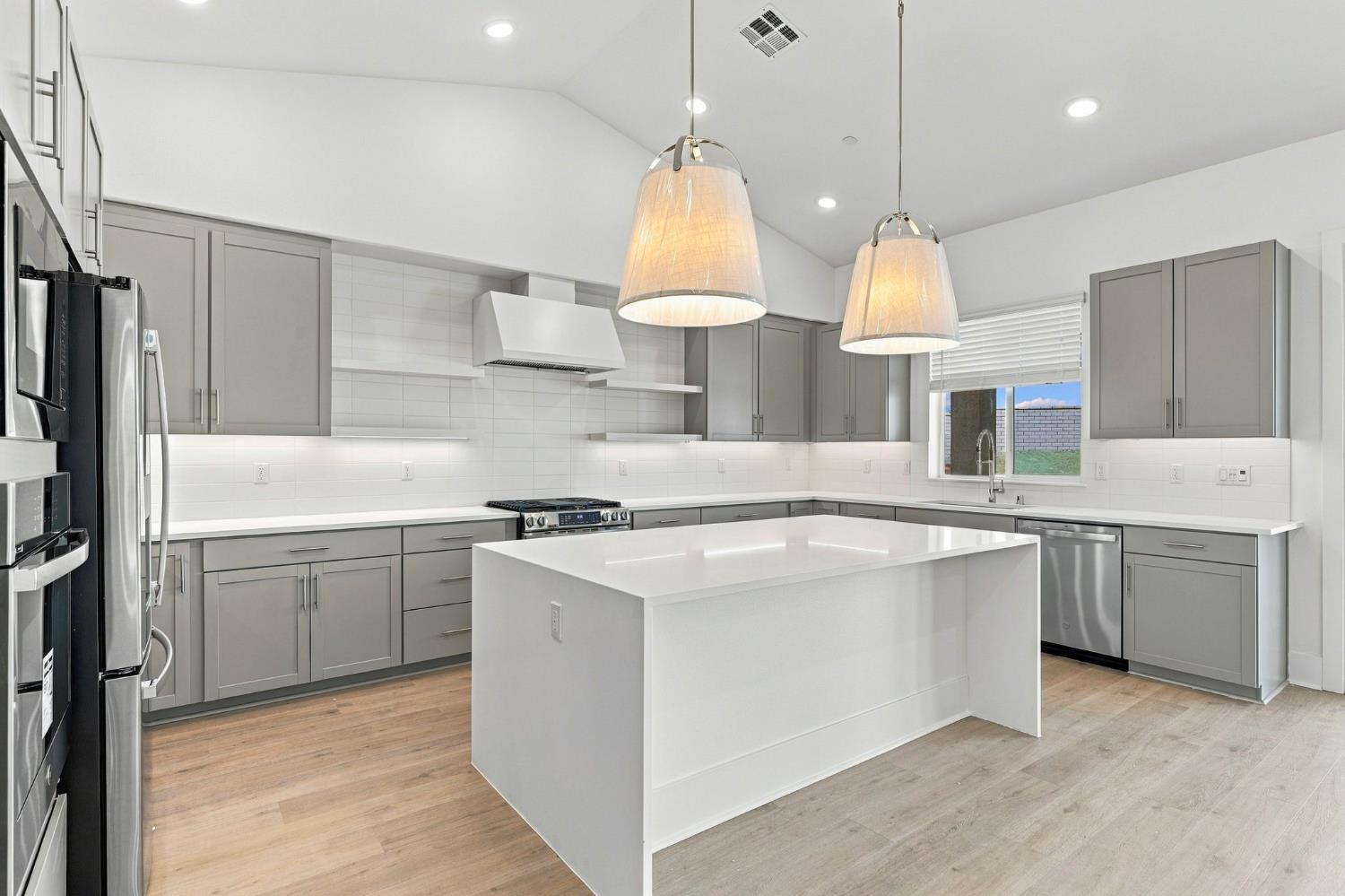 17055 Ta-Wan-Ka Rd, Apple Valley, CA 92307