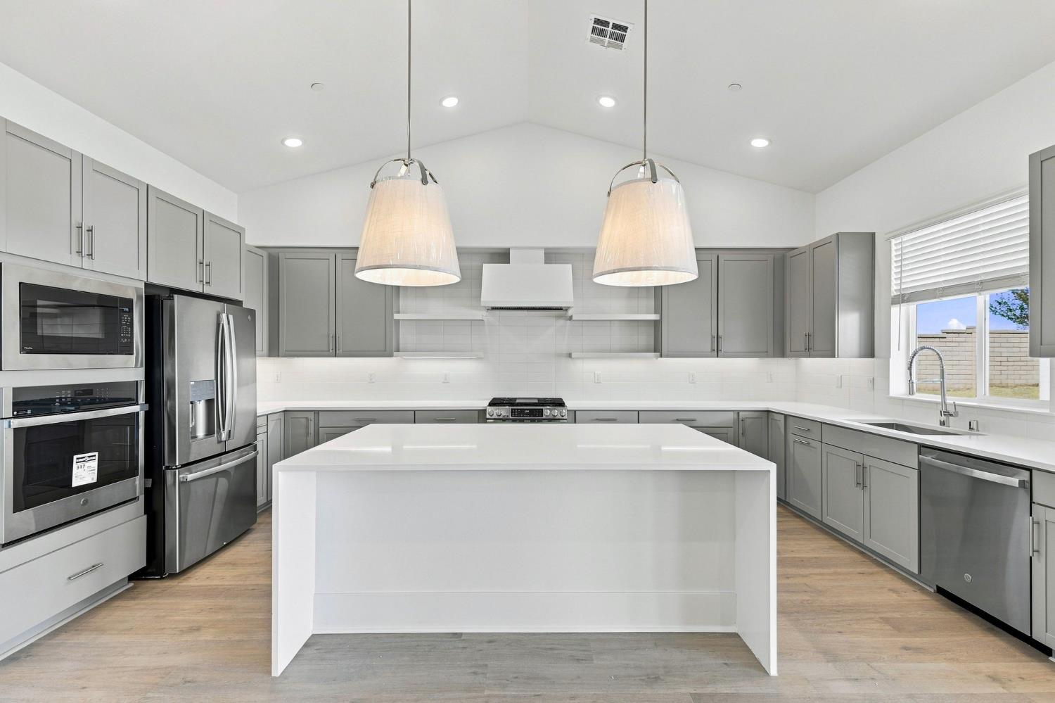 17055 Ta-Wan-Ka Rd, Apple Valley, CA 92307