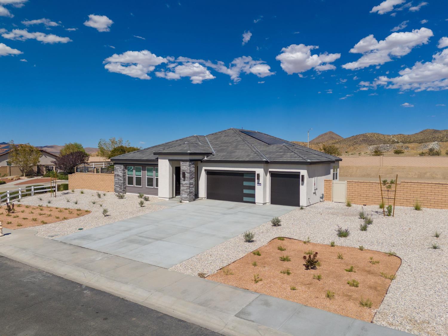 17055 Ta-Wan-Ka Rd, Apple Valley, CA 92307