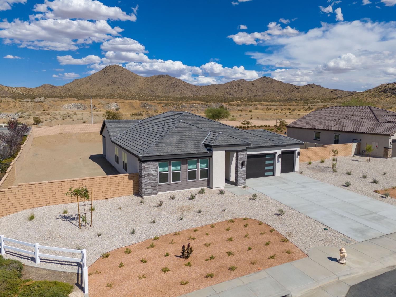 17055 Ta-Wan-Ka Rd, Apple Valley, CA 92307