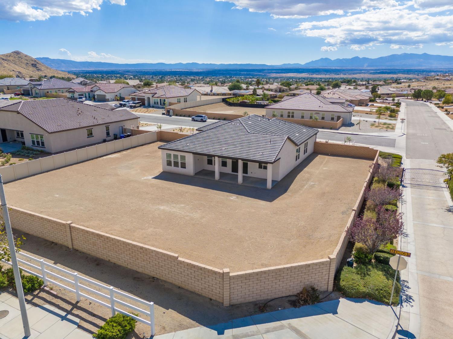 17055 Ta-Wan-Ka Rd, Apple Valley, CA 92307