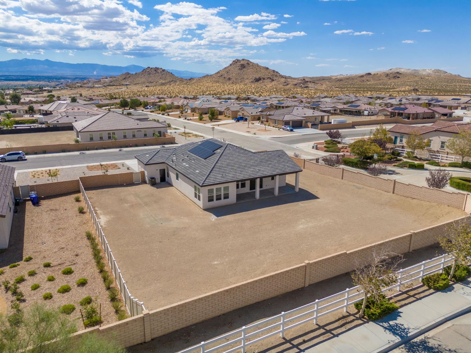 17055 Ta-Wan-Ka Rd, Apple Valley, CA 92307