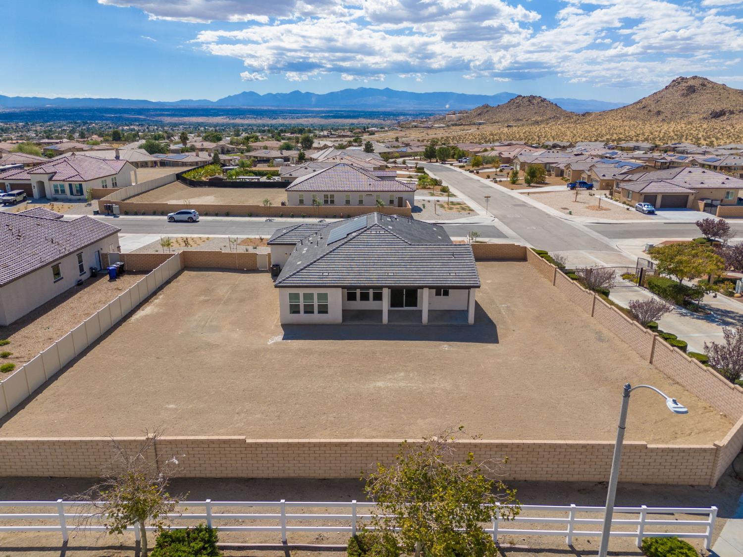 17055 Ta-Wan-Ka Rd, Apple Valley, CA 92307