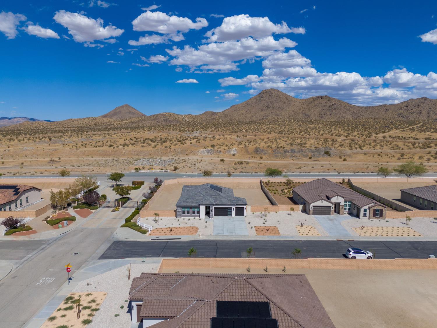 17055 Ta-Wan-Ka Rd, Apple Valley, CA 92307