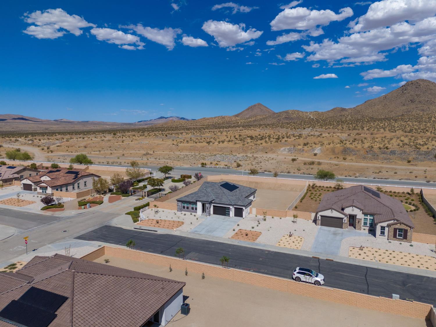 17055 Ta-Wan-Ka Rd, Apple Valley, CA 92307