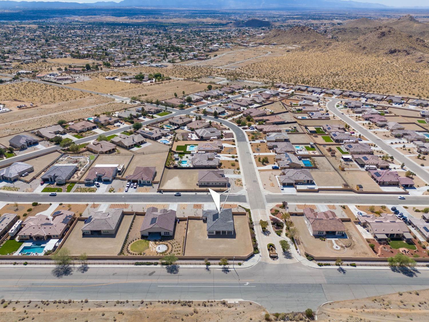 17055 Ta-Wan-Ka Rd, Apple Valley, CA 92307