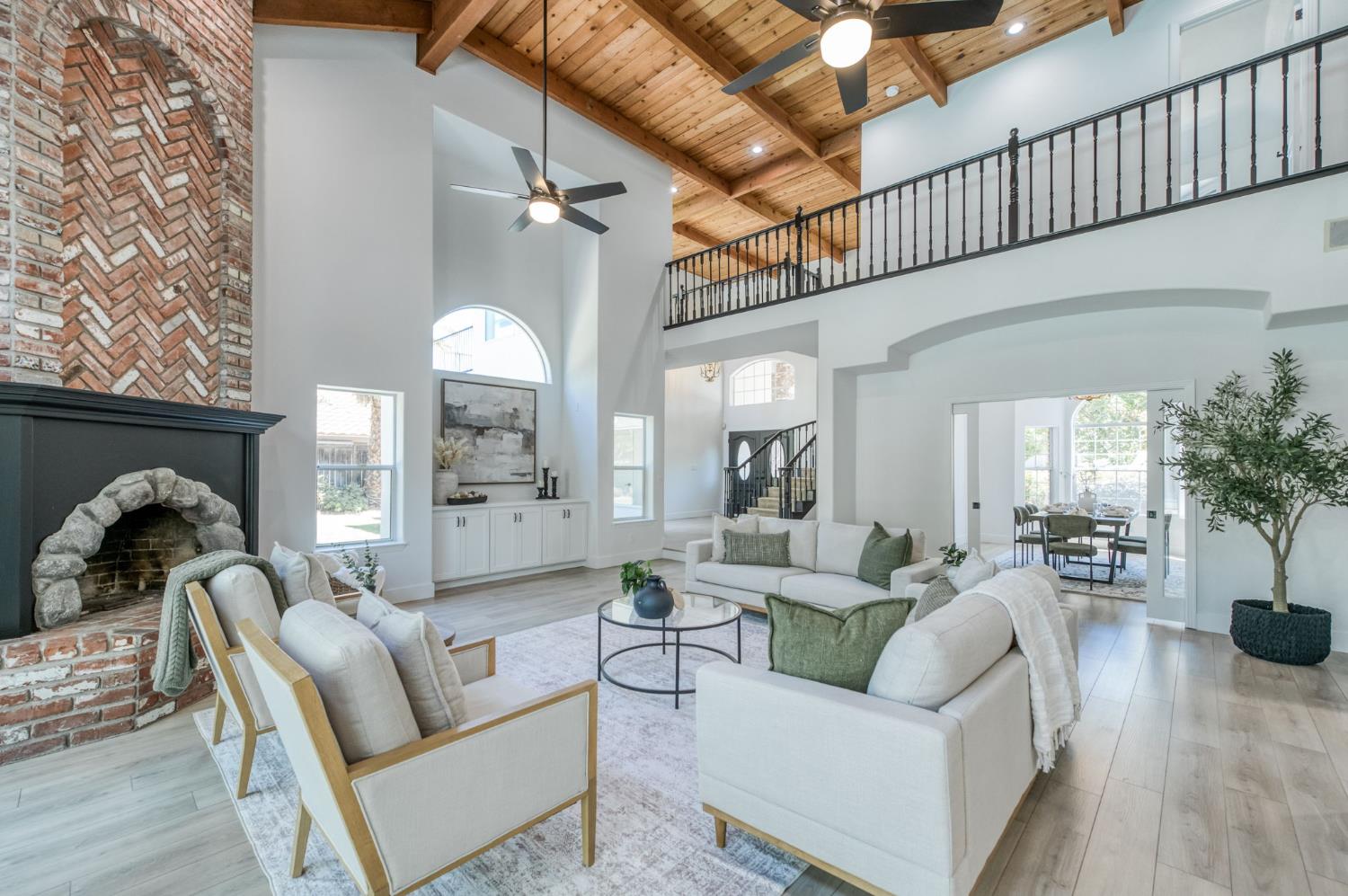 9935 N Madison Ridge Rd, Fresno, CA 93720