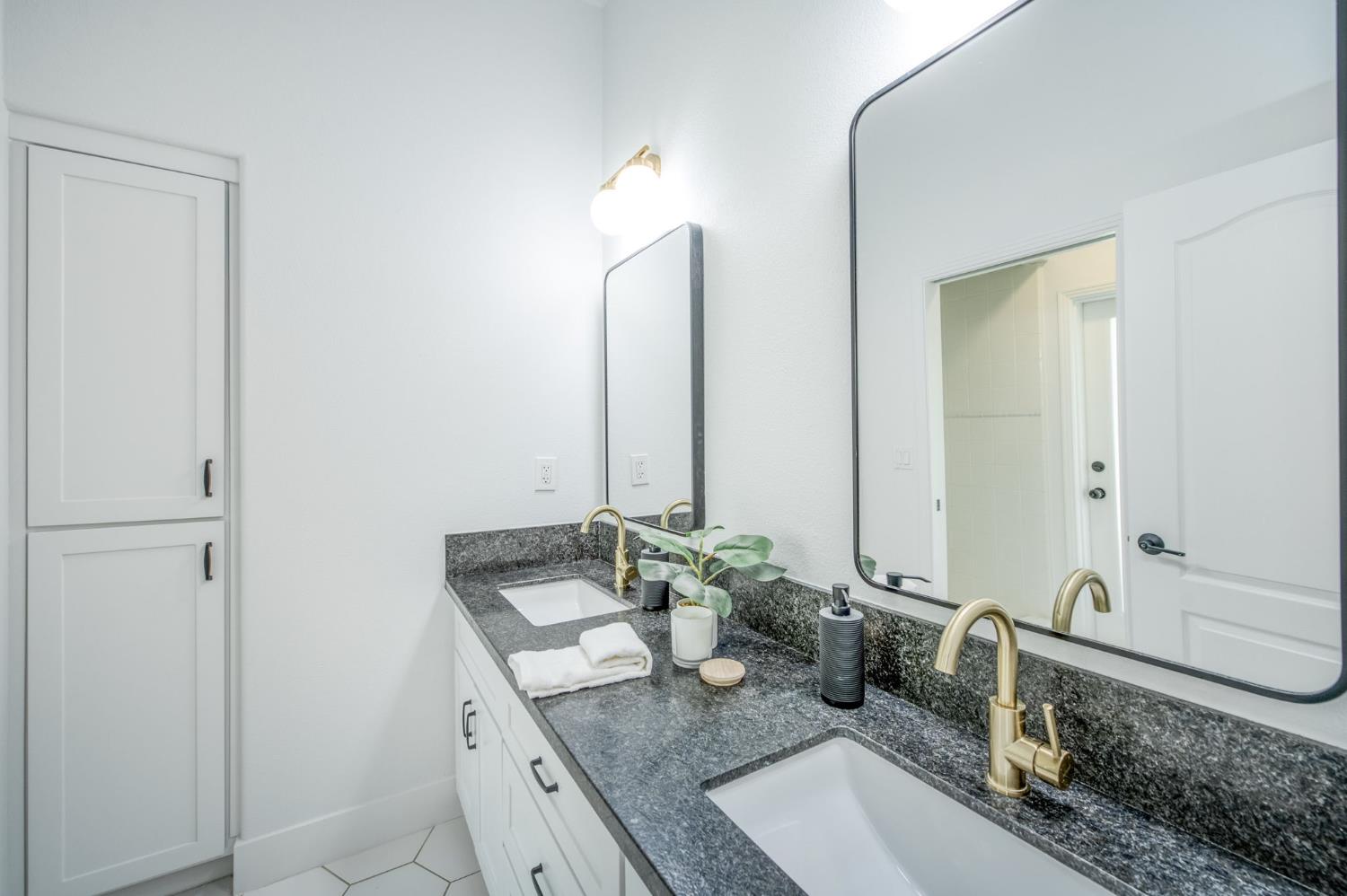 9935 N Madison Ridge Rd, Fresno, CA 93720