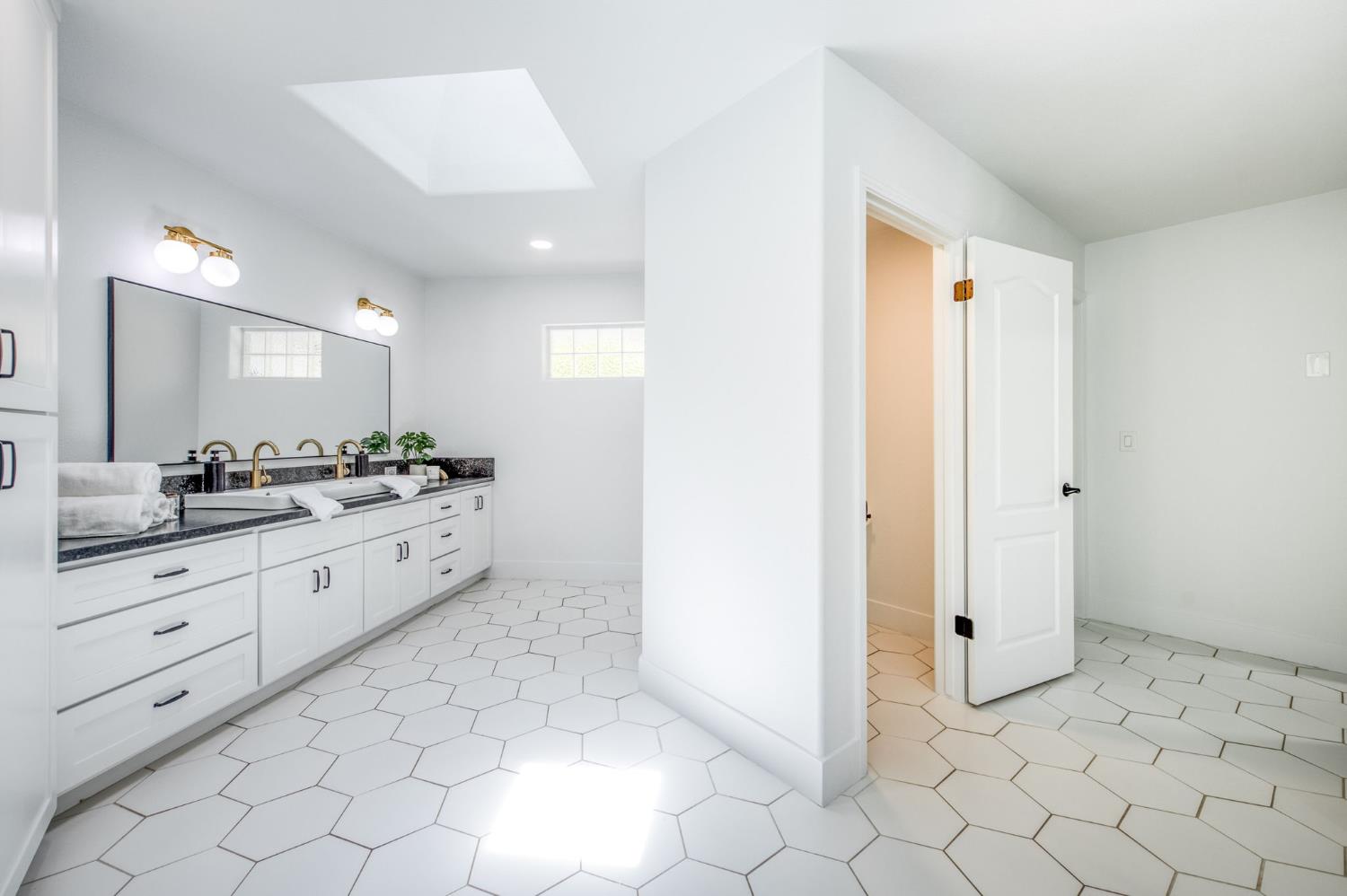 9935 N Madison Ridge Rd, Fresno, CA 93720