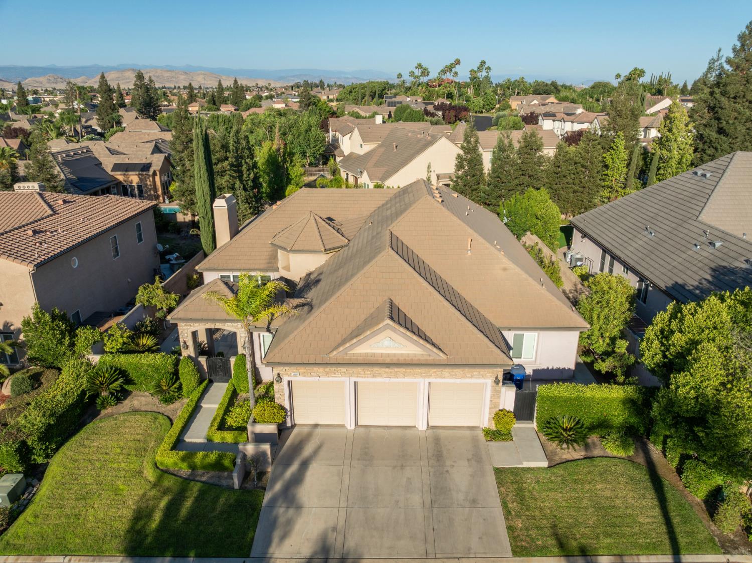 10788 N Golden Eagle Dr, Fresno, CA 93730