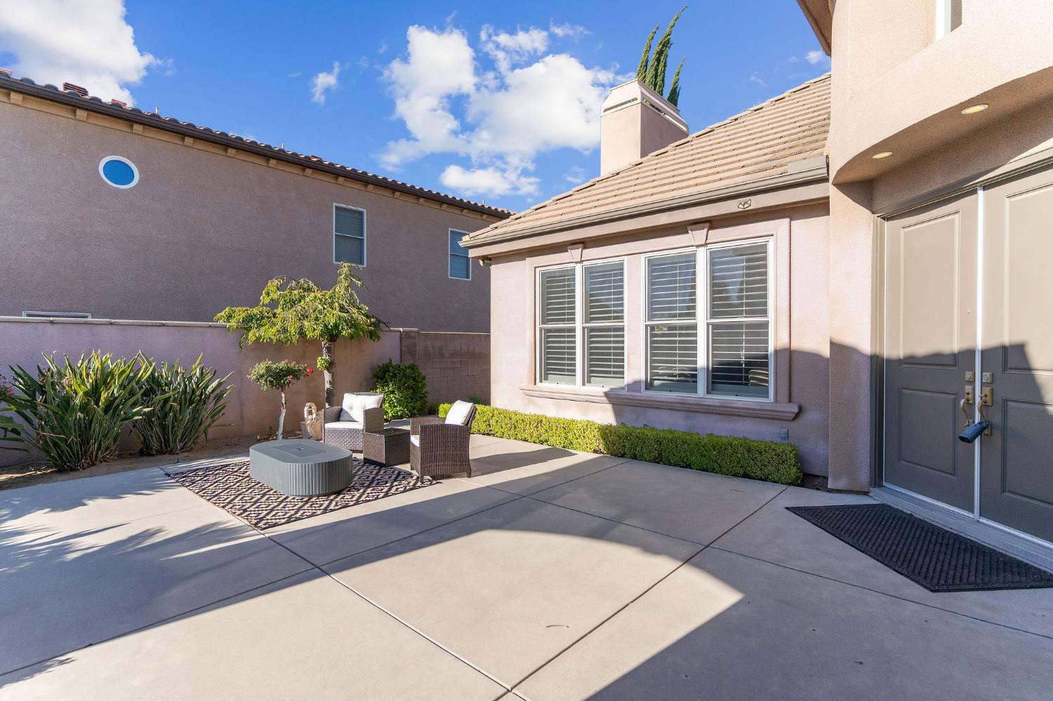 10788 N Golden Eagle Dr, Fresno, CA 93730