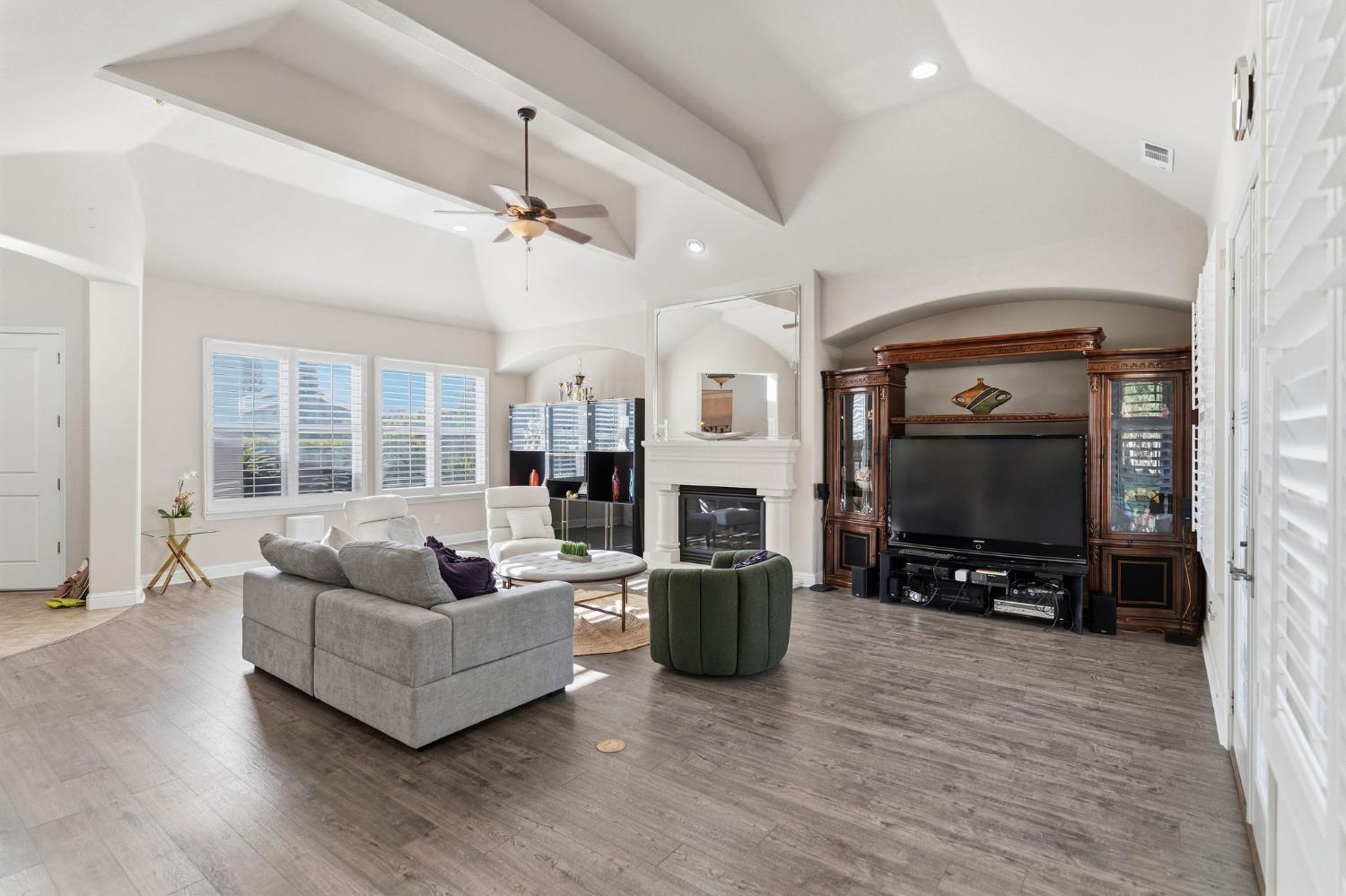10788 N Golden Eagle Dr, Fresno, CA 93730