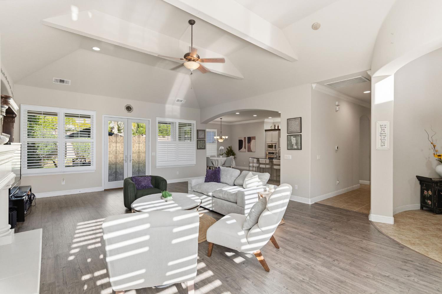 10788 N Golden Eagle Dr, Fresno, CA 93730
