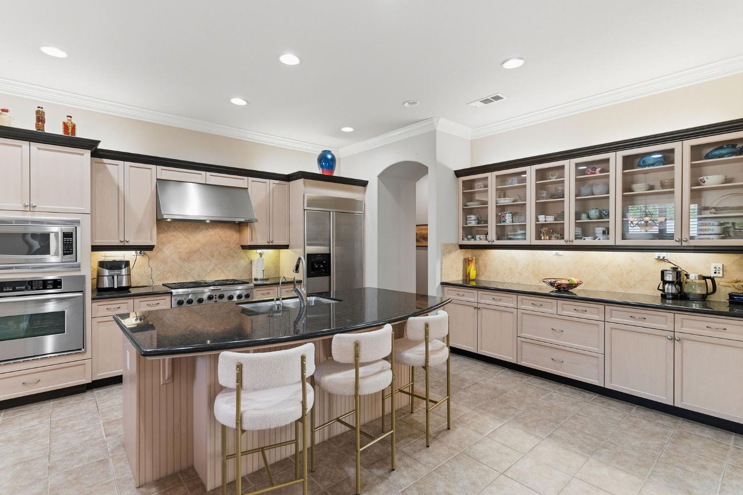 10788 N Golden Eagle Dr, Fresno, CA 93730