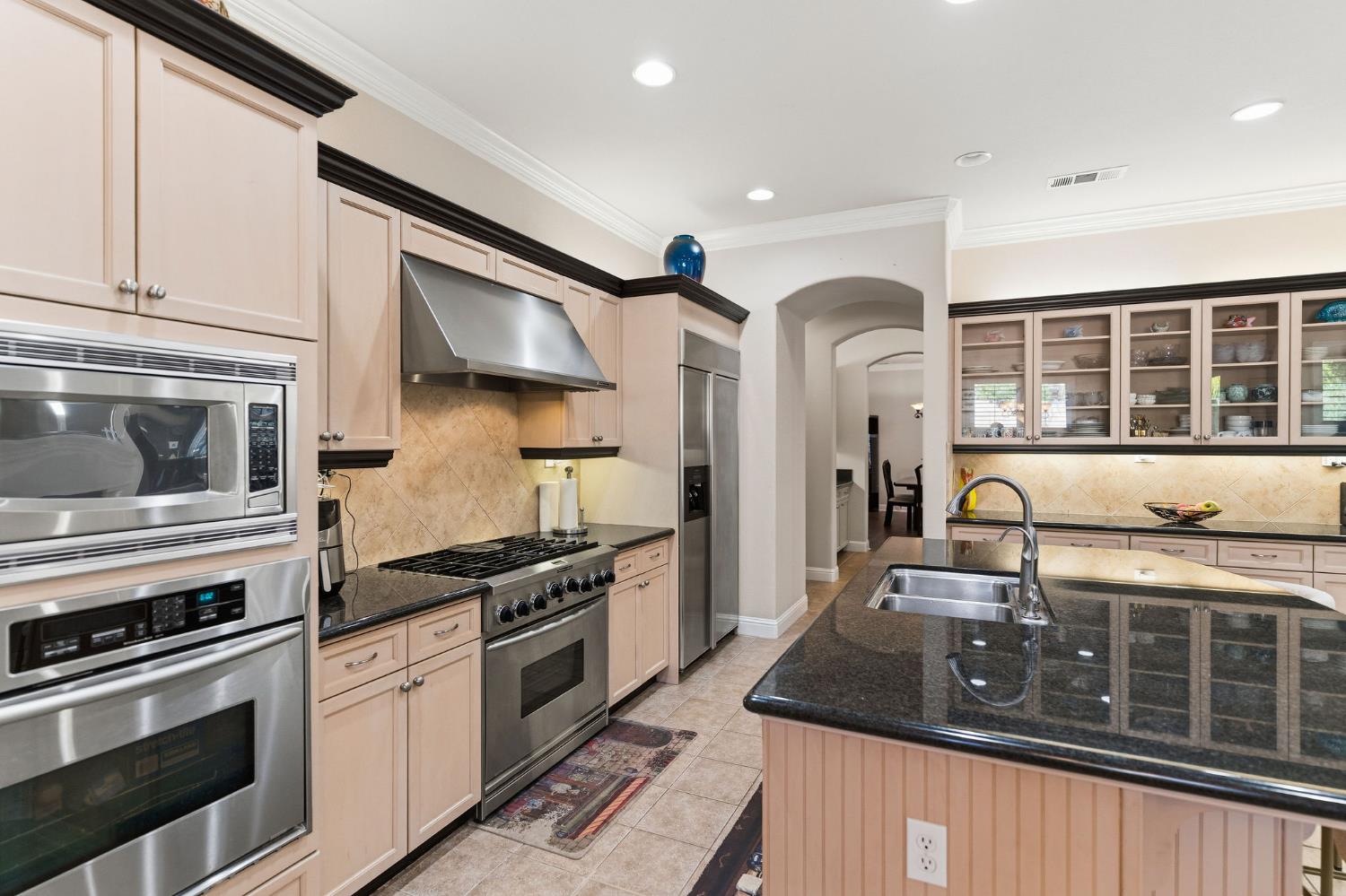 10788 N Golden Eagle Dr, Fresno, CA 93730