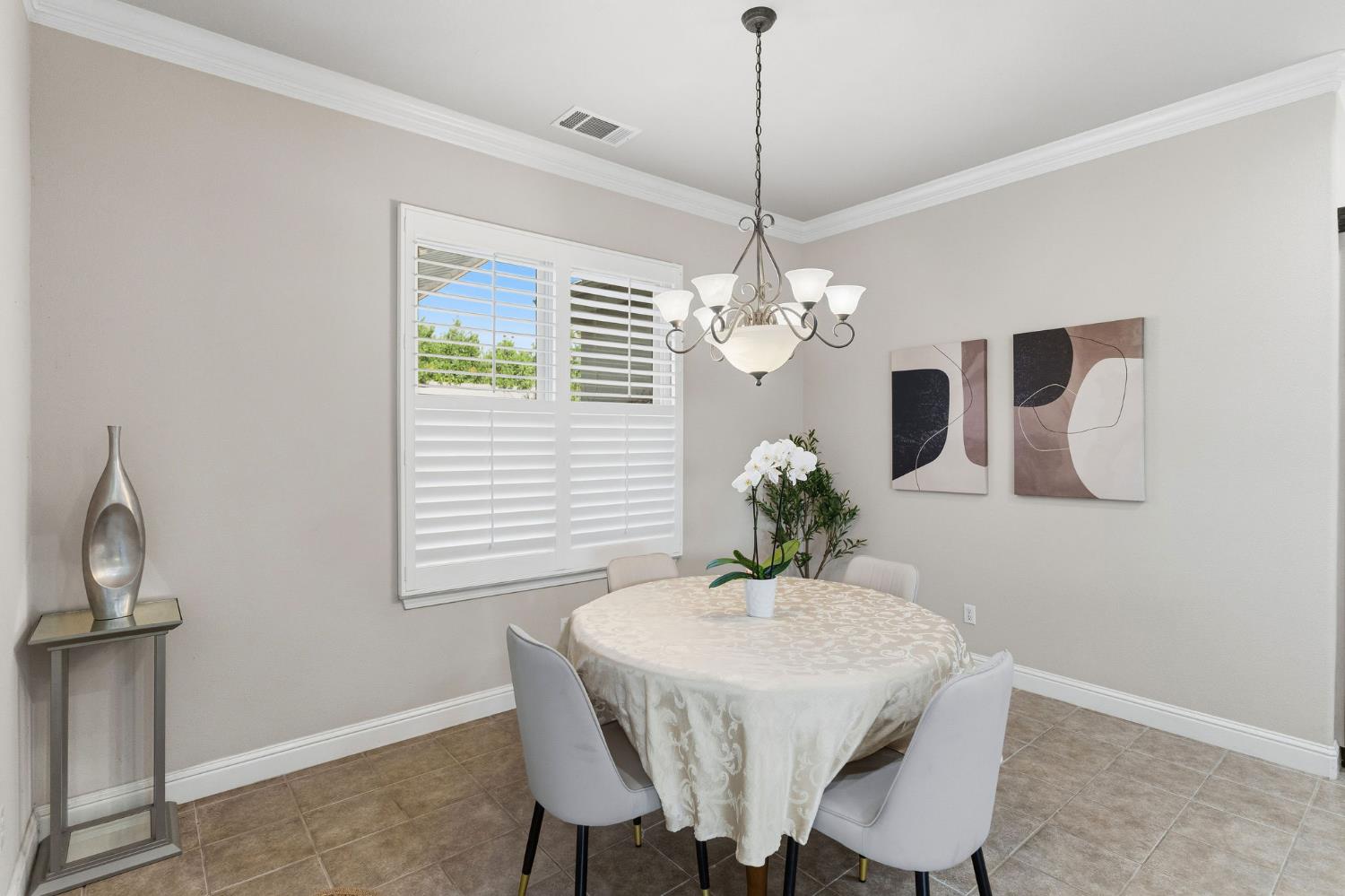 10788 N Golden Eagle Dr, Fresno, CA 93730