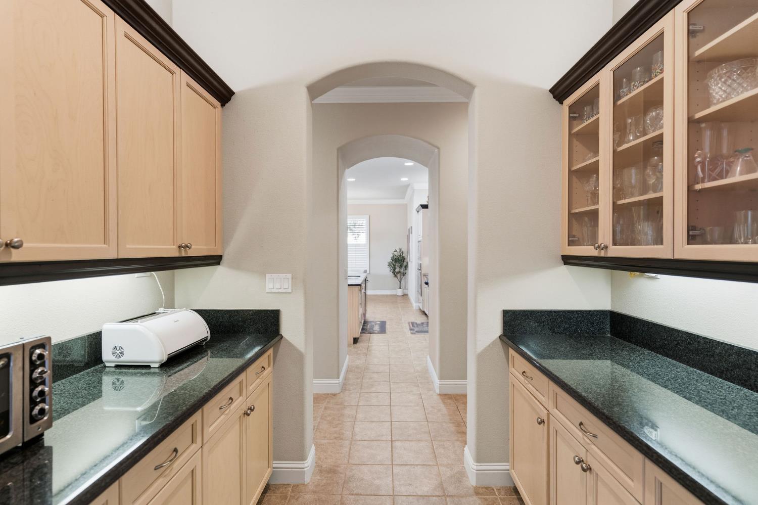 10788 N Golden Eagle Dr, Fresno, CA 93730
