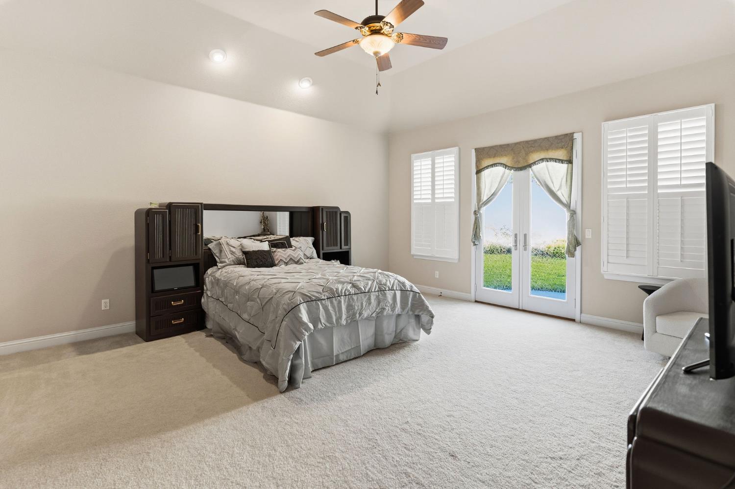 10788 N Golden Eagle Dr, Fresno, CA 93730