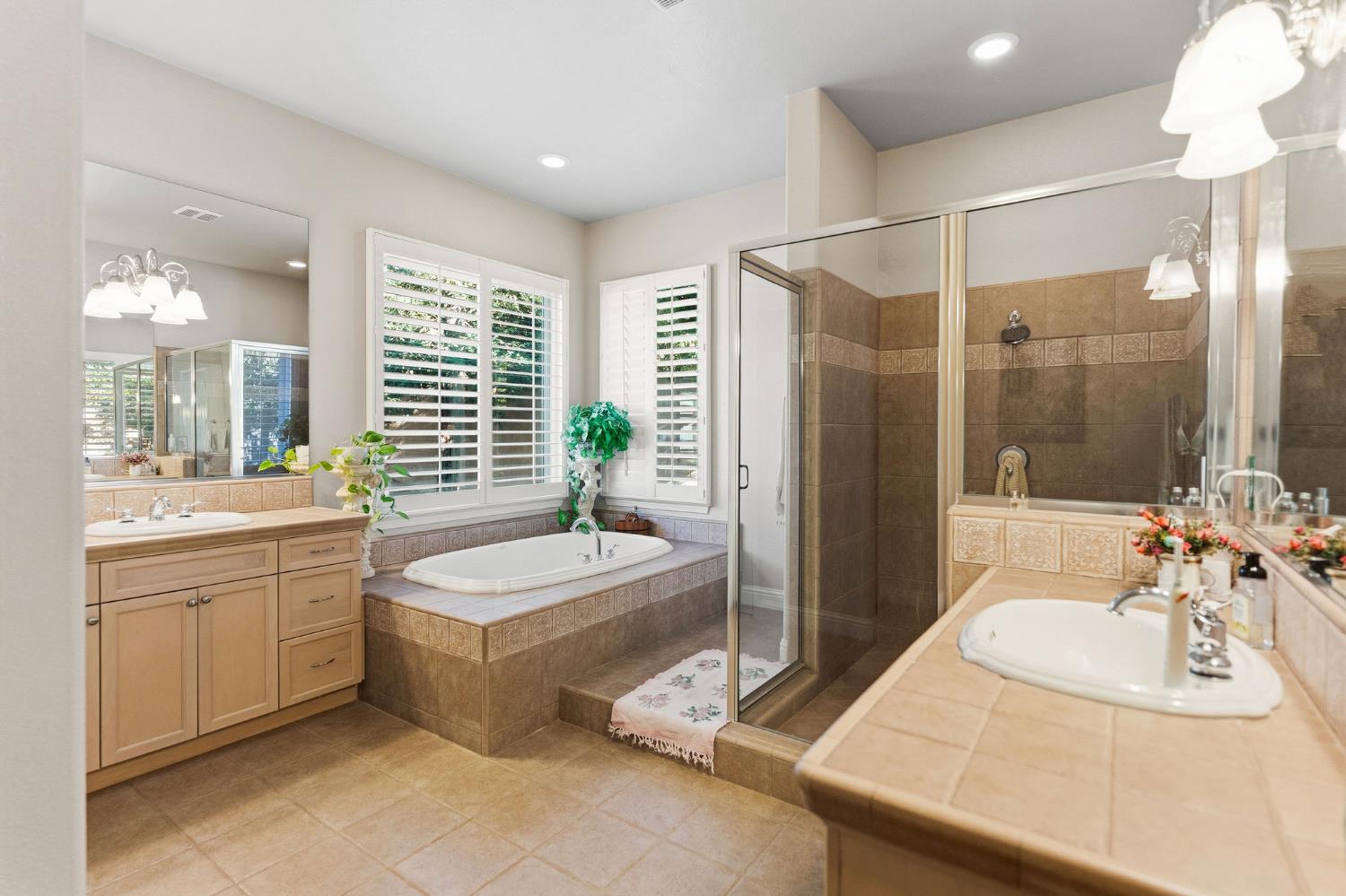10788 N Golden Eagle Dr, Fresno, CA 93730