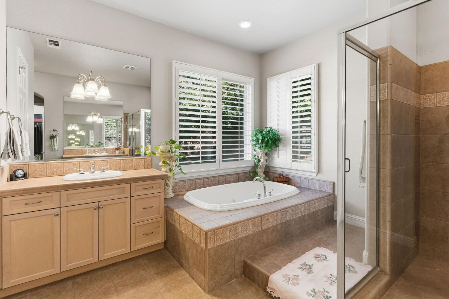 10788 N Golden Eagle Dr, Fresno, CA 93730