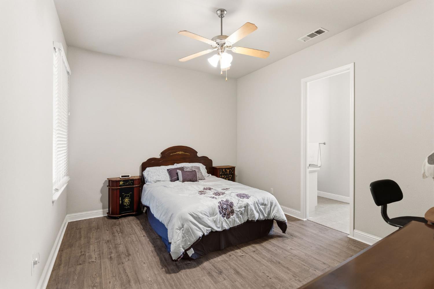 10788 N Golden Eagle Dr, Fresno, CA 93730