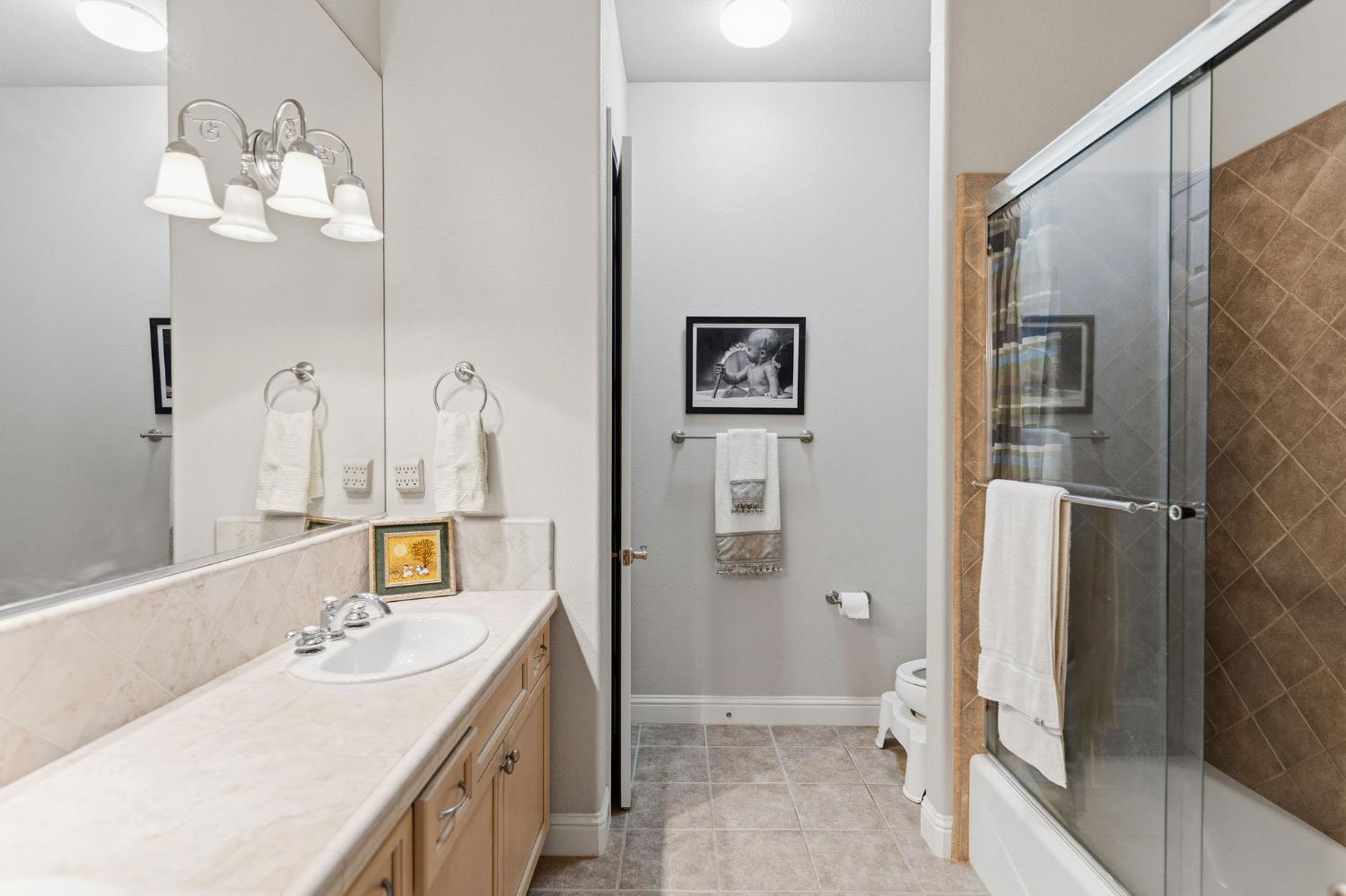 10788 N Golden Eagle Dr, Fresno, CA 93730