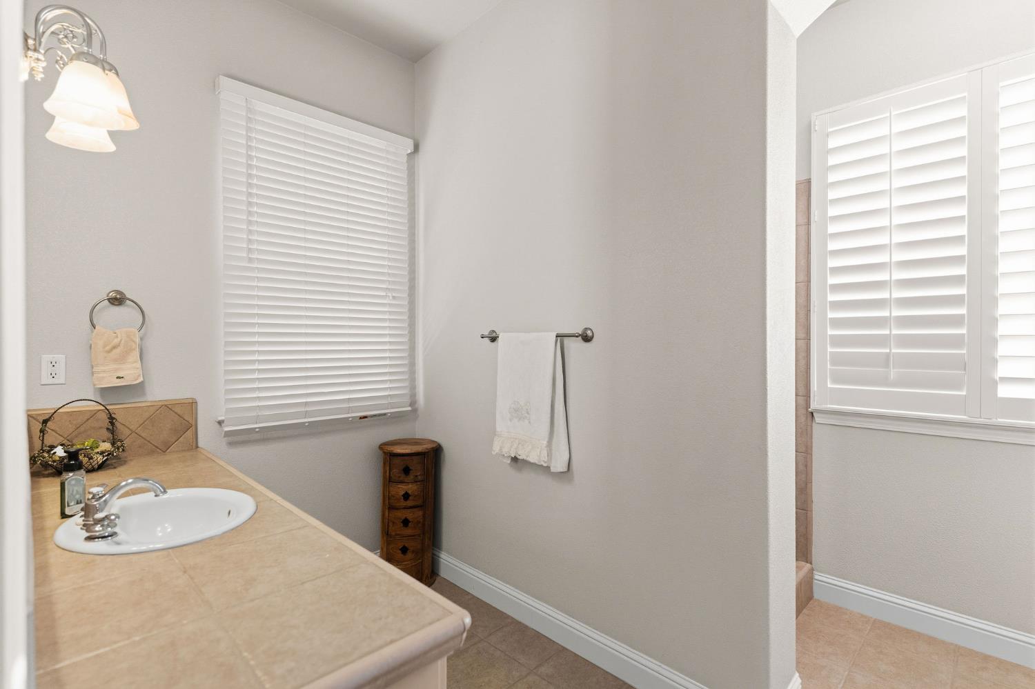 10788 N Golden Eagle Dr, Fresno, CA 93730