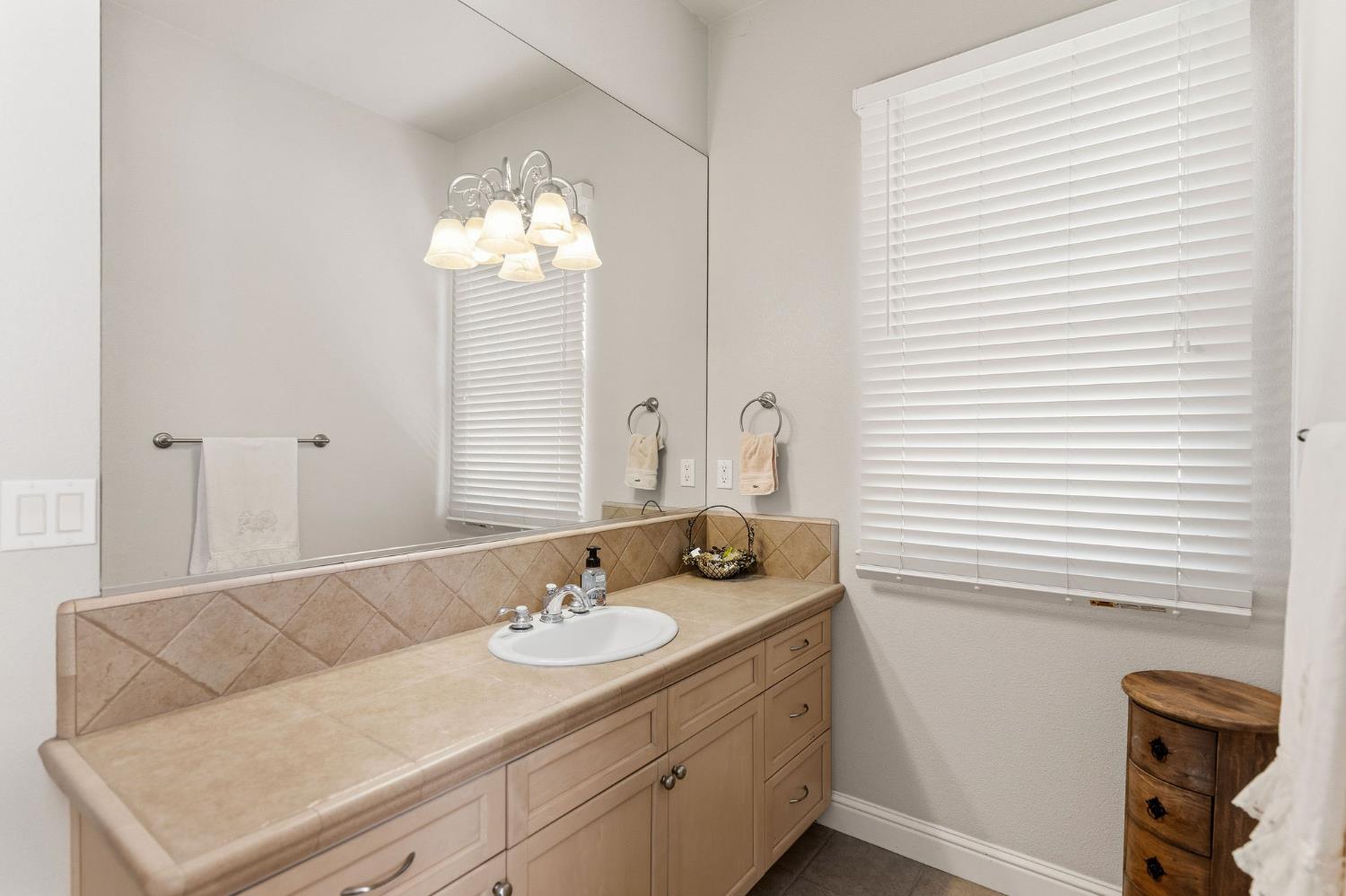 10788 N Golden Eagle Dr, Fresno, CA 93730