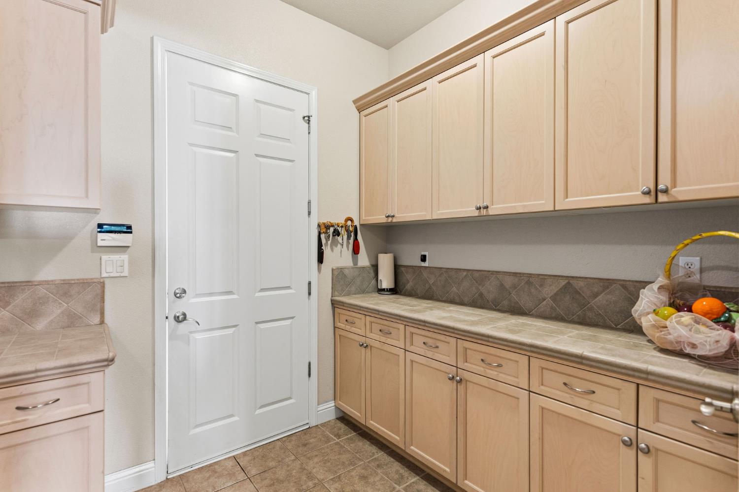 10788 N Golden Eagle Dr, Fresno, CA 93730