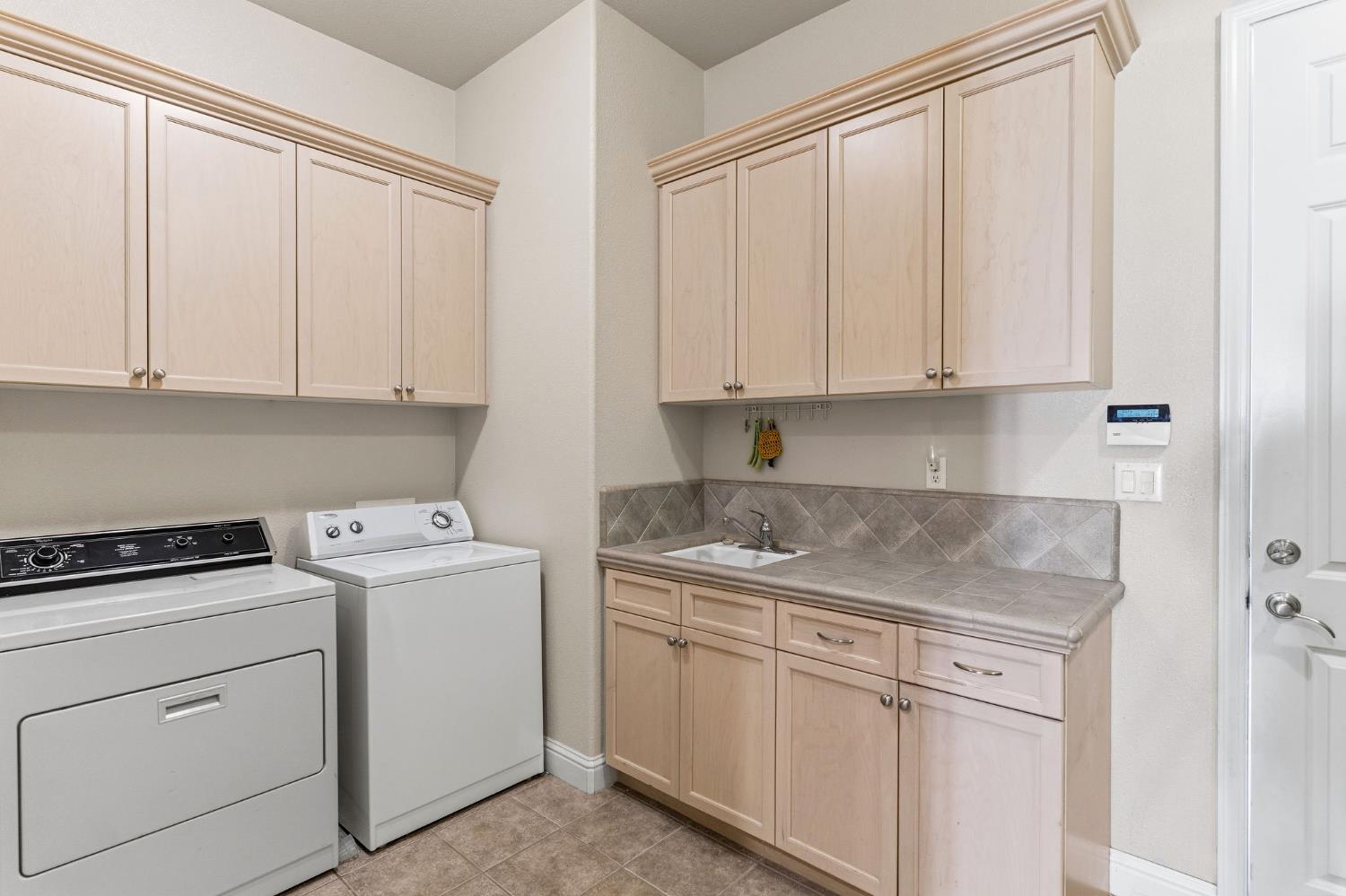 10788 N Golden Eagle Dr, Fresno, CA 93730