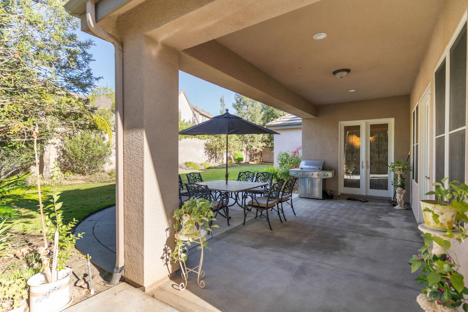 10788 N Golden Eagle Dr, Fresno, CA 93730